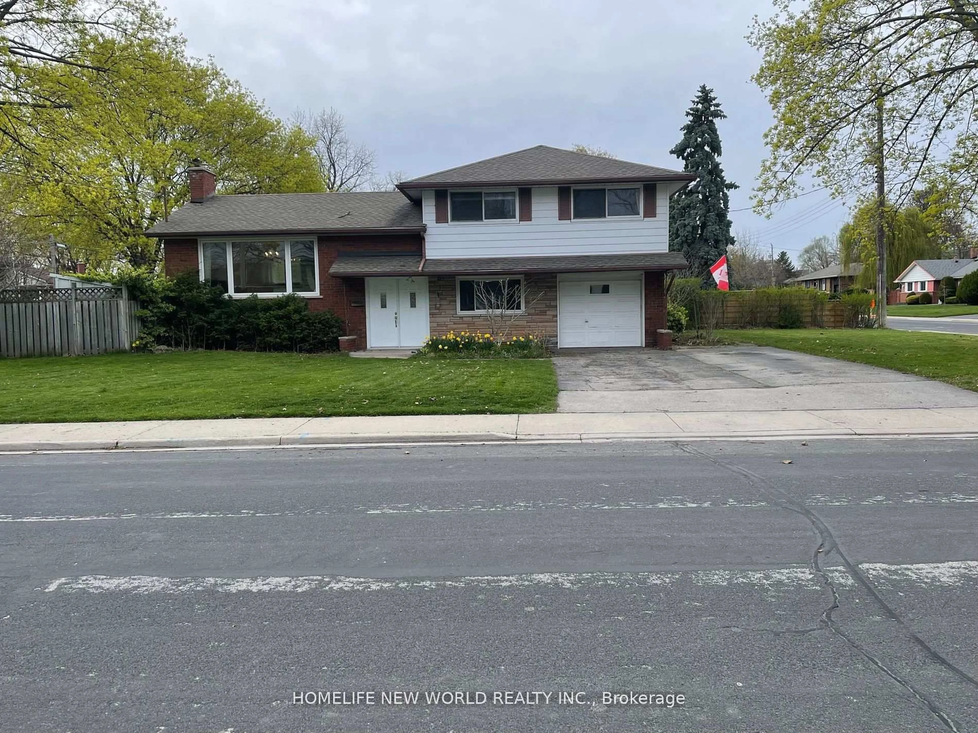 Home with vinyl exterior material, street for 2403 Redfern Rd, Burlington Ontario L7R 1X8