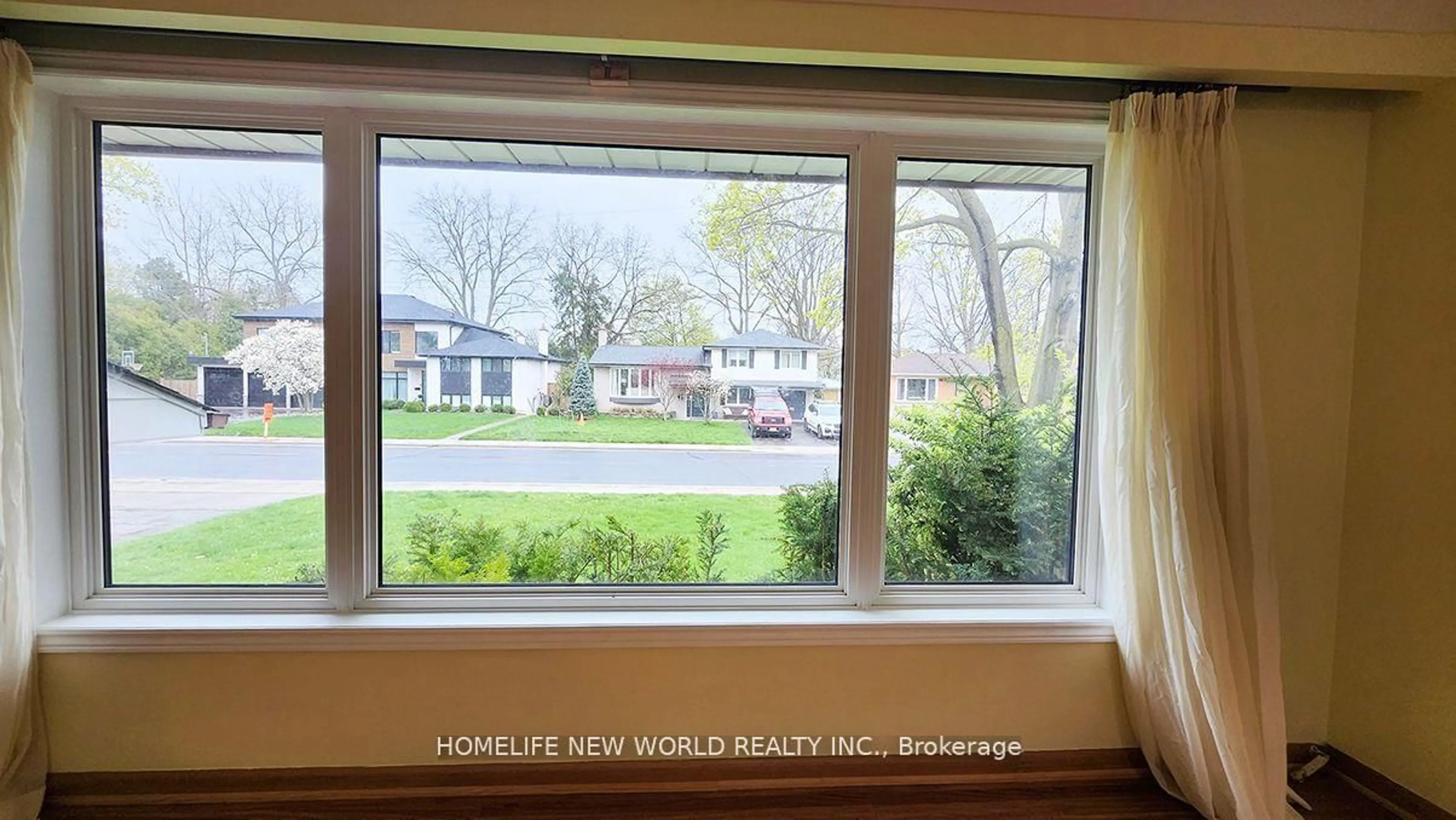 A pic of a room for 2403 Redfern Rd, Burlington Ontario L7R 1X8