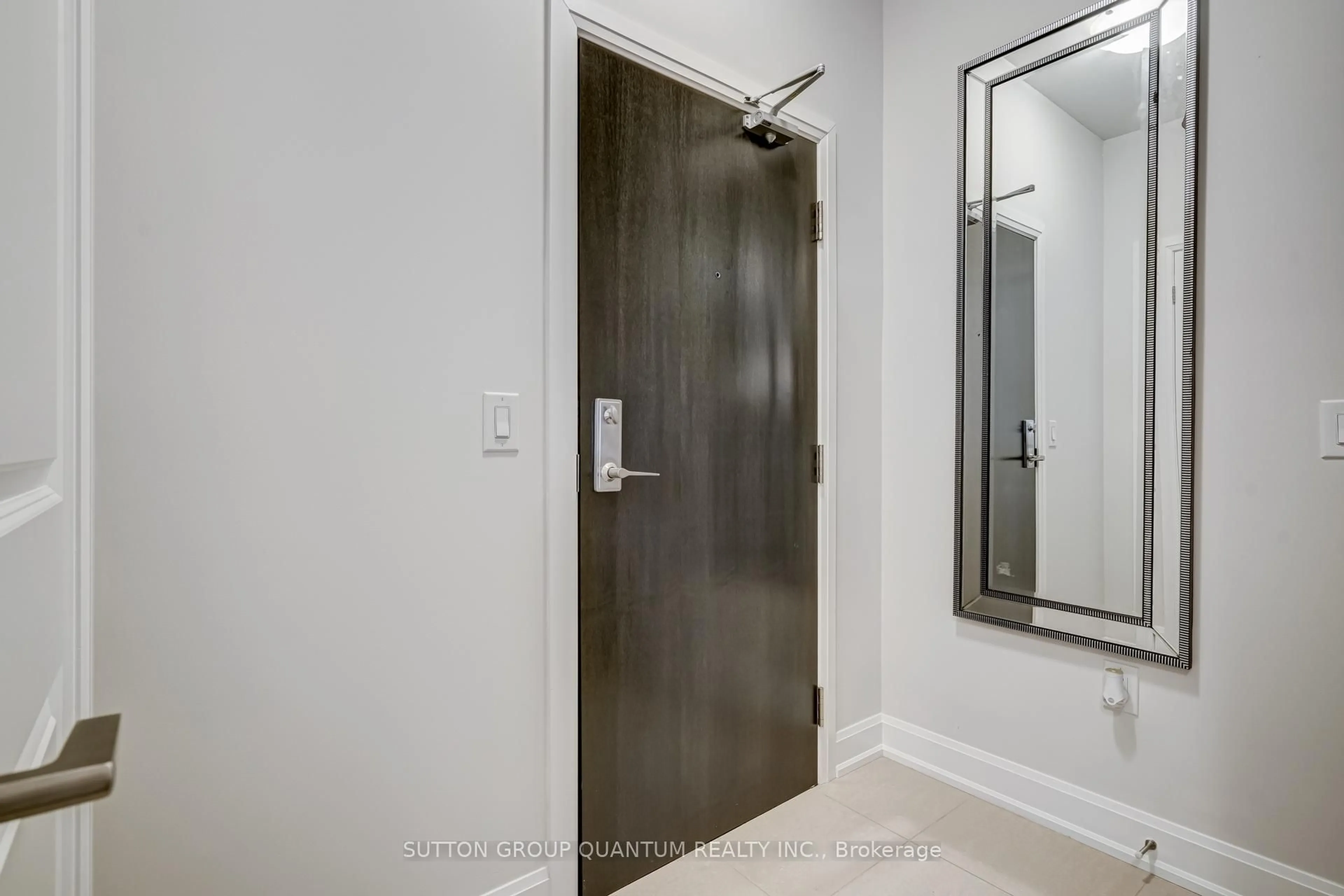 Indoor entryway for 275 Roxton Rd #201, Oakville Ontario L6H 7K3