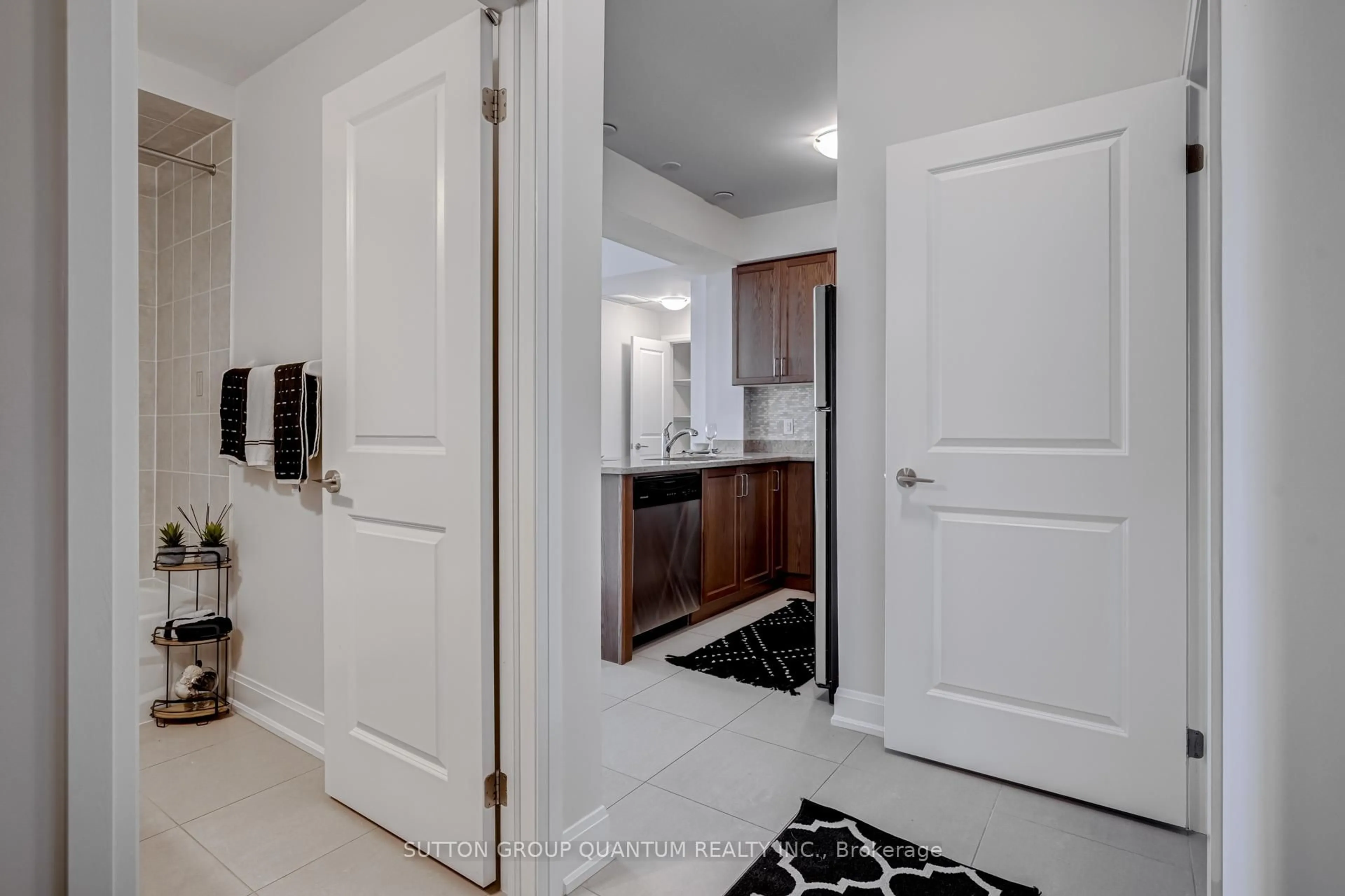 Indoor entryway for 275 Roxton Rd #201, Oakville Ontario L6H 7K3