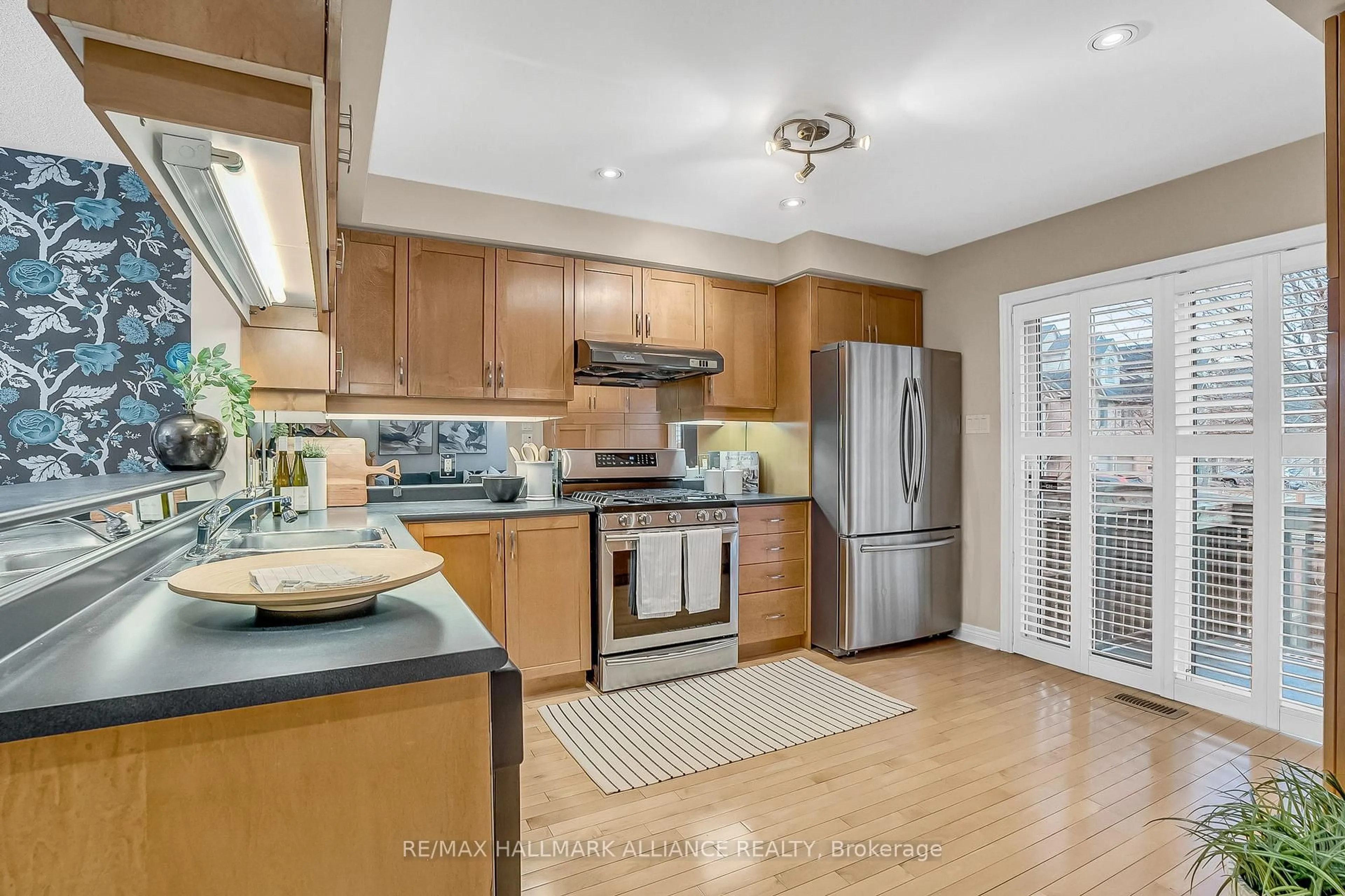 Open concept kitchen, unknown for 5031 East Mill Rd #28, Mississauga Ontario L5V 2M5