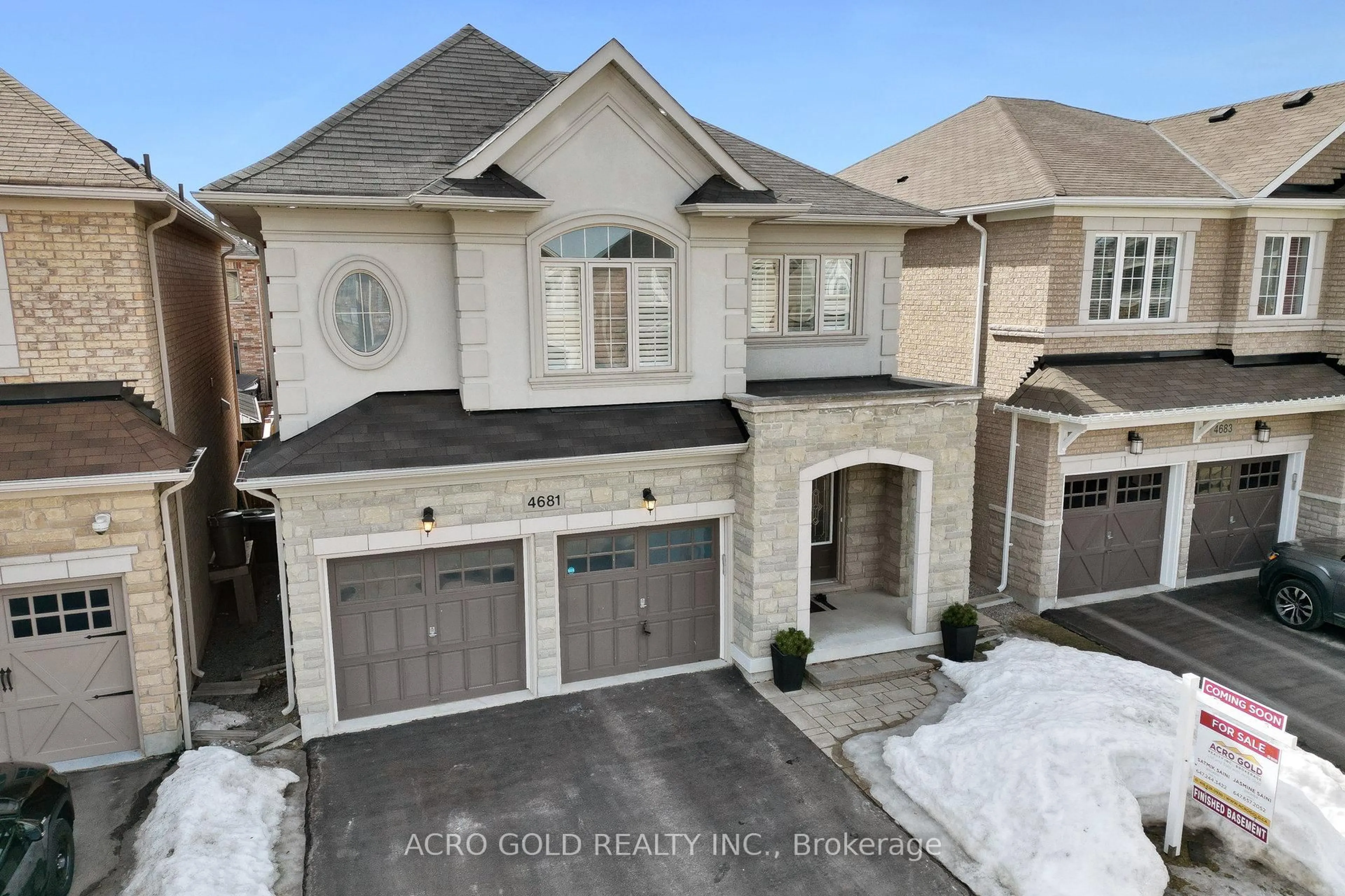 A pic from outside/outdoor area/front of a property/back of a property/a pic from drone, street for 4681 Ray Lane, Burlington Ontario L7M 0N9