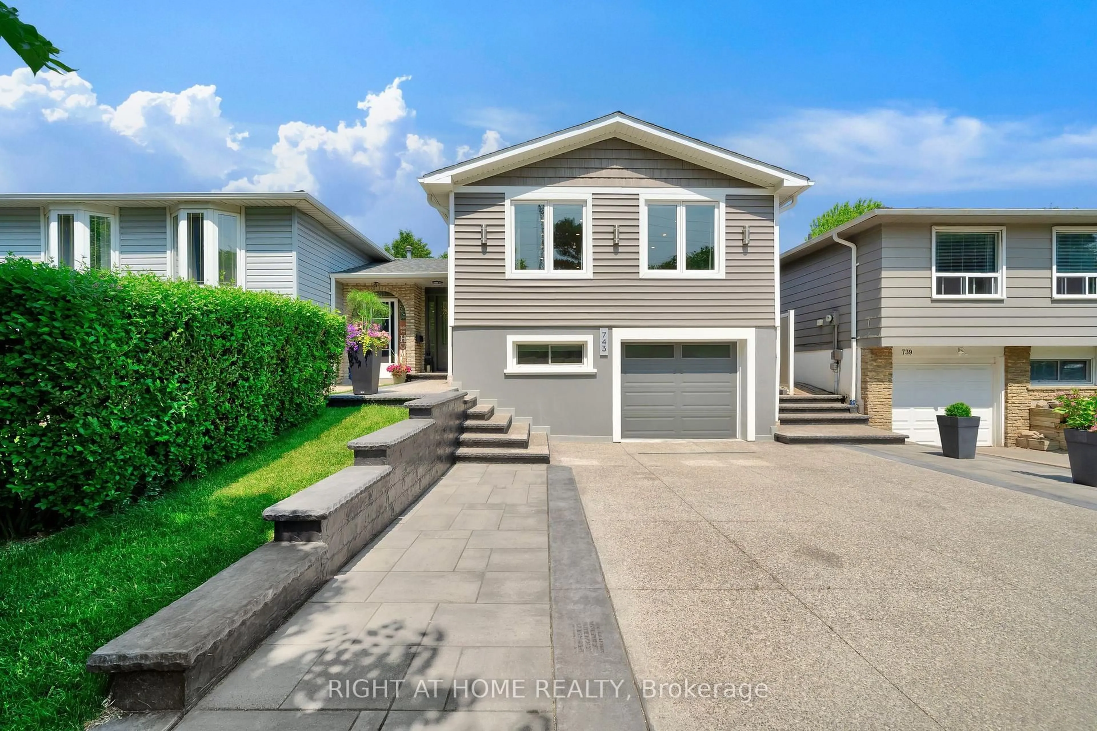 Home with vinyl exterior material, street for 743 Hager Ave, Burlington Ontario L7S 1W9