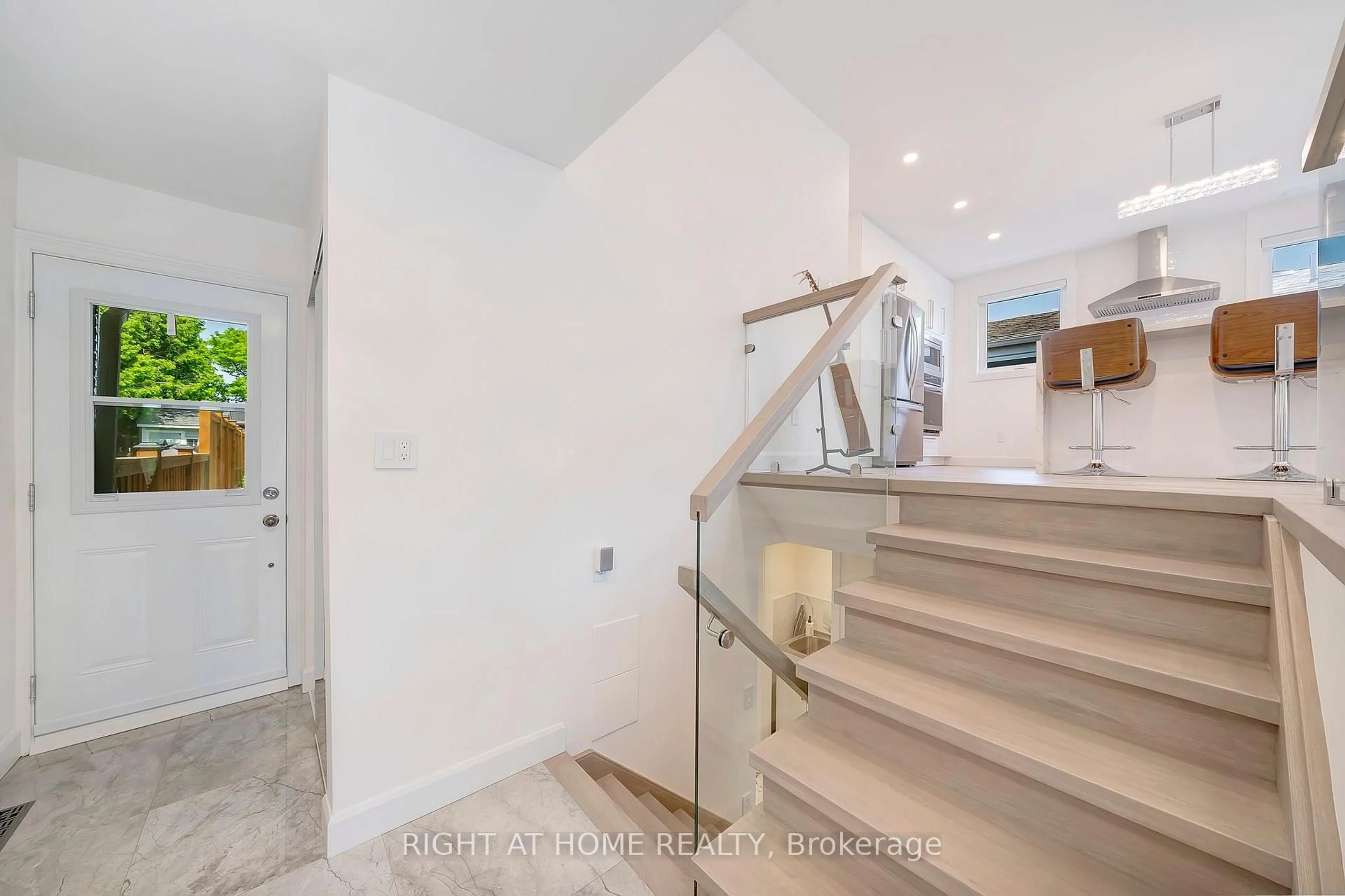 Stairs for 743 Hager Ave, Burlington Ontario L7S 1W9