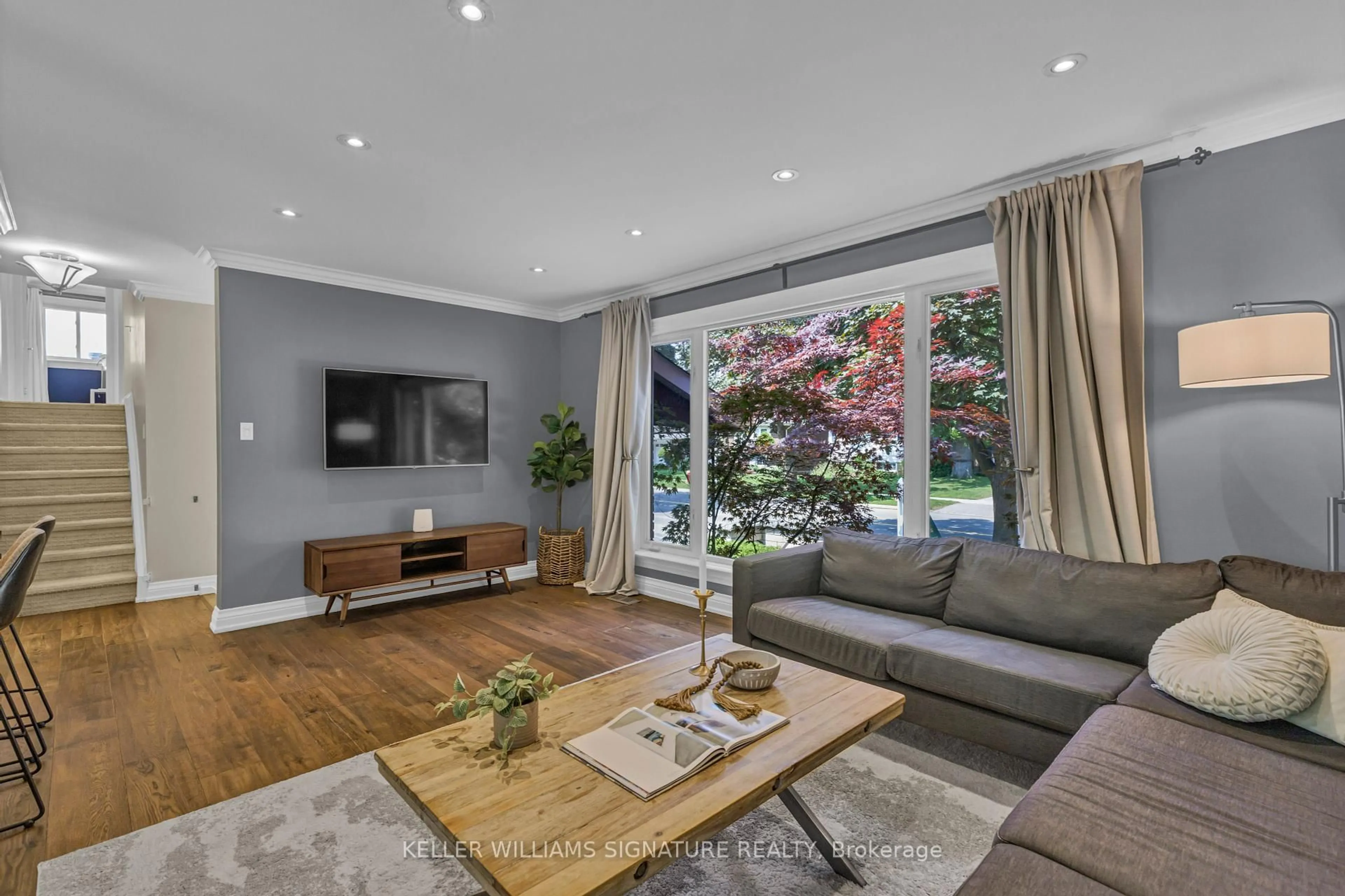 Living room with furniture, unknown for 502 Pinedale Ave, Burlington Ontario L7L 3W1