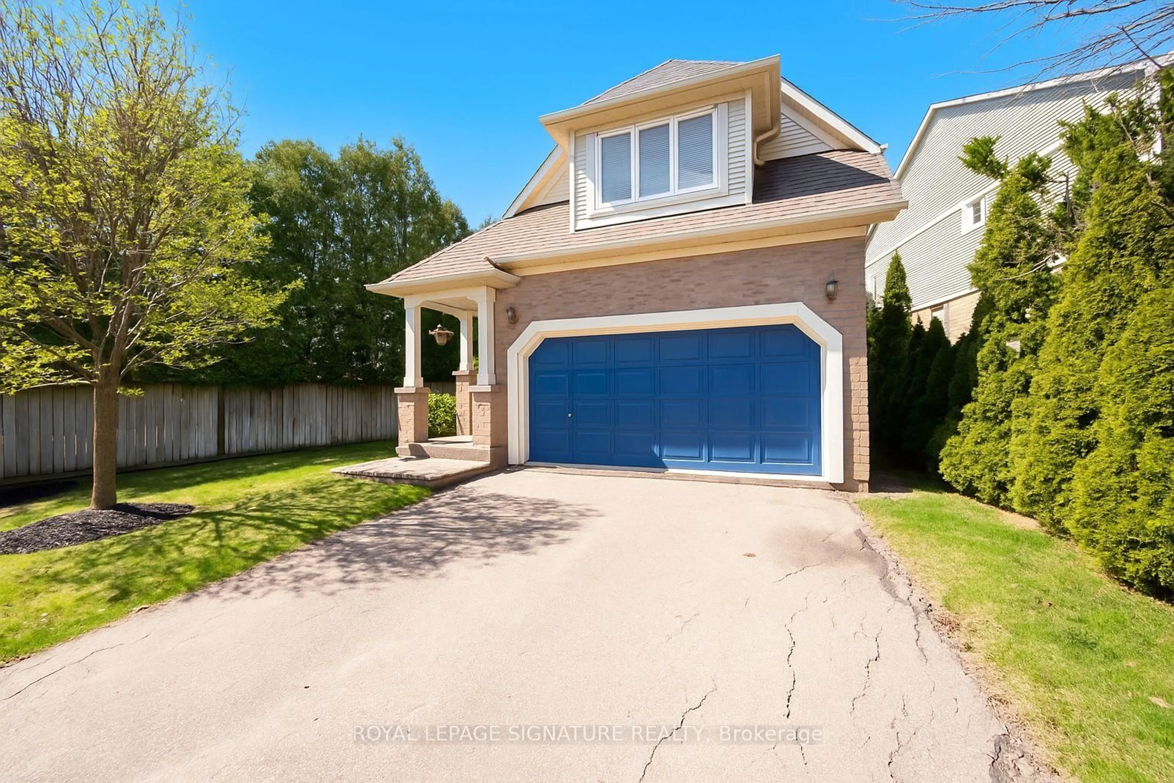 Home with vinyl exterior material, street for 6127 Leeside Cres, Mississauga Ontario L5M 5K7