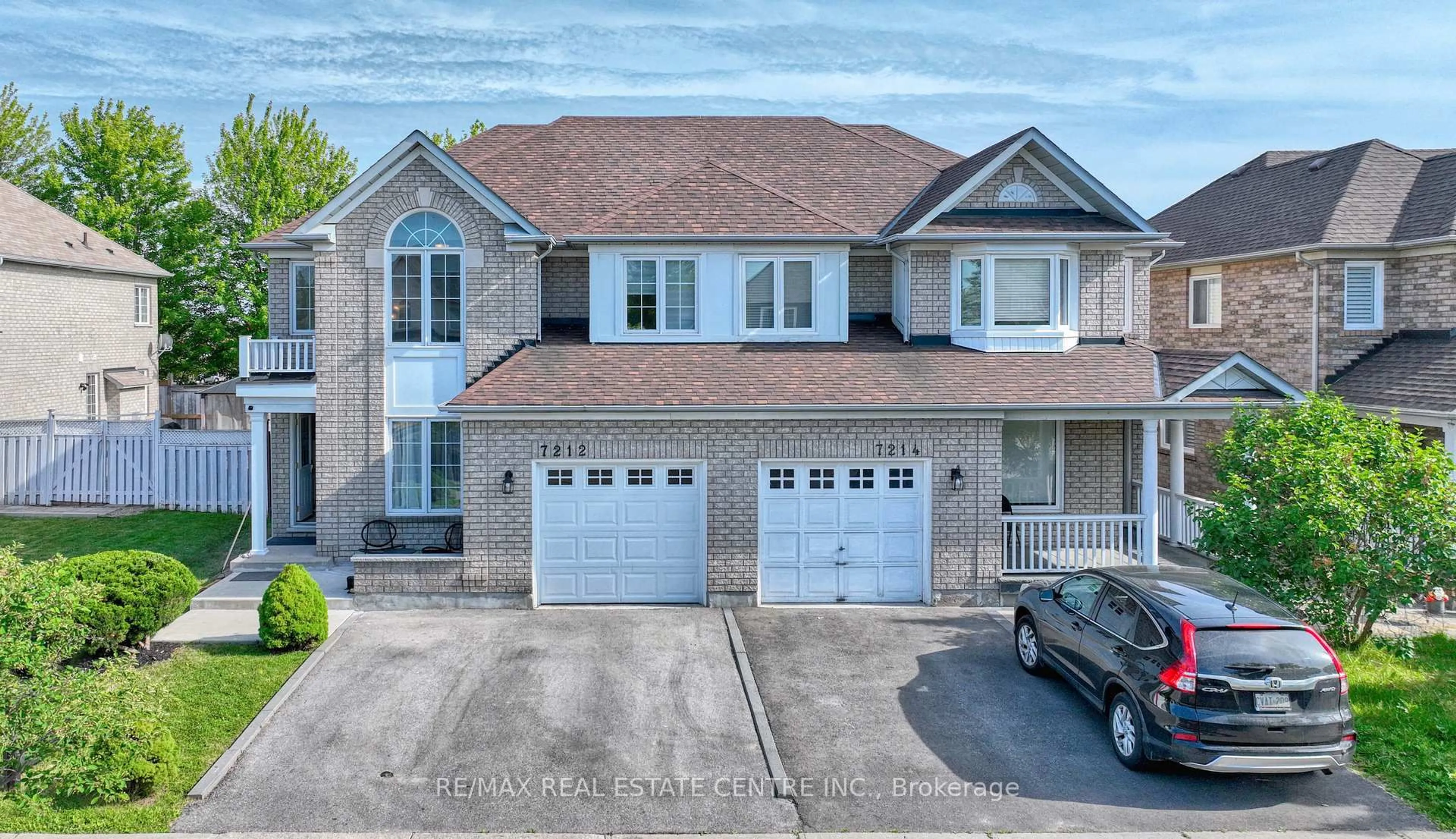 A pic from outside/outdoor area/front of a property/back of a property/a pic from drone, street for 7212 Torrisdale Lane, Mississauga Ontario L5N 7Y8