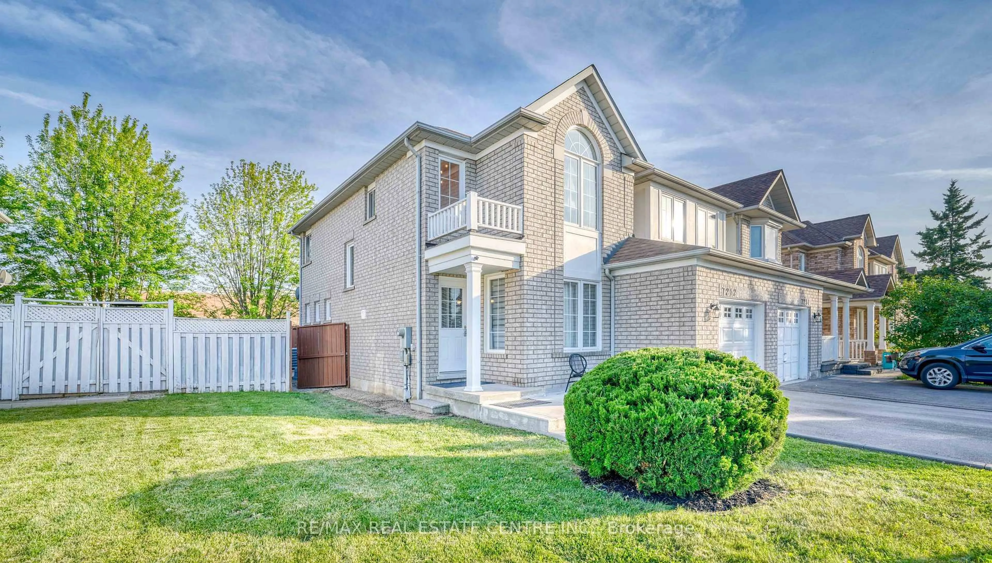 Home with vinyl exterior material, street for 7212 Torrisdale Lane, Mississauga Ontario L5N 7Y8