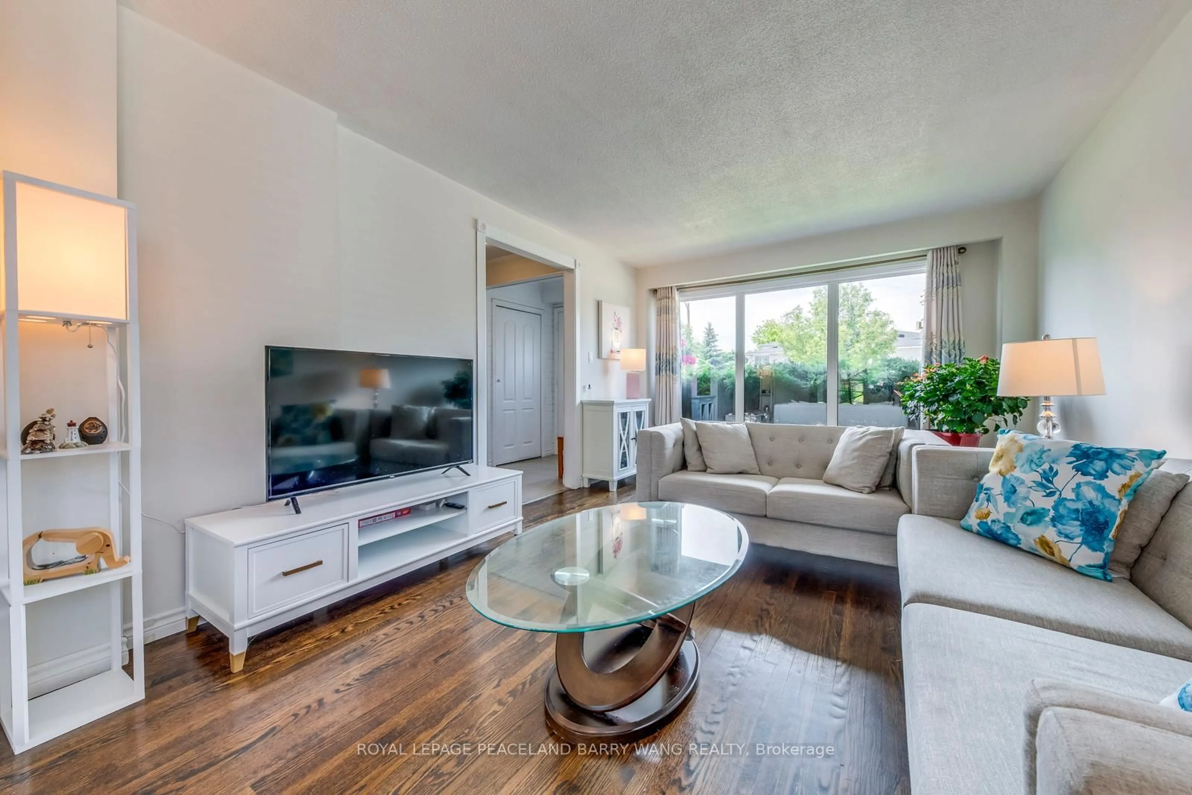 Living room with furniture, wood/laminate floor for 3297 Grechen Rd, Mississauga Ontario L5C 1X8