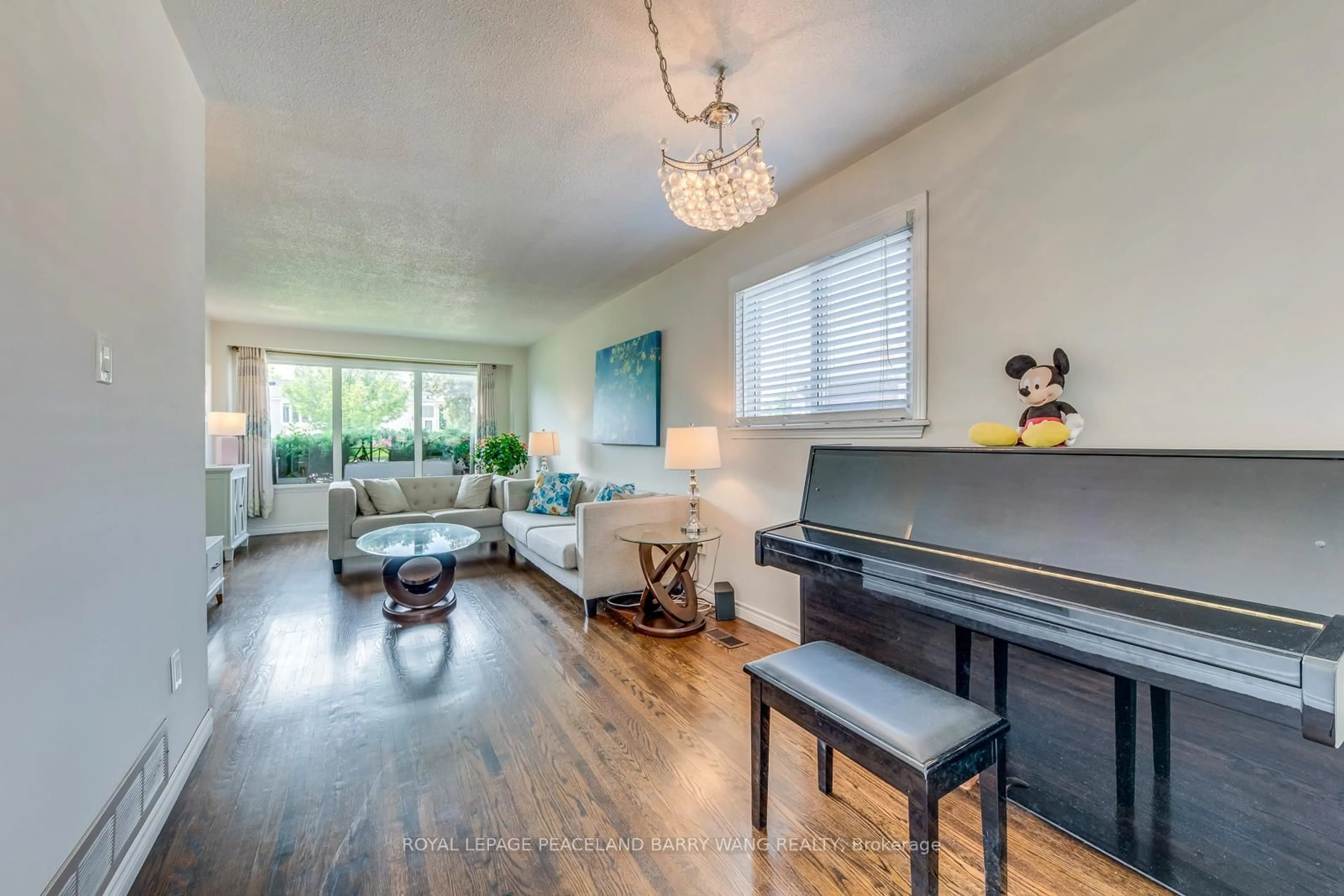Living room with furniture, wood/laminate floor for 3297 Grechen Rd, Mississauga Ontario L5C 1X8