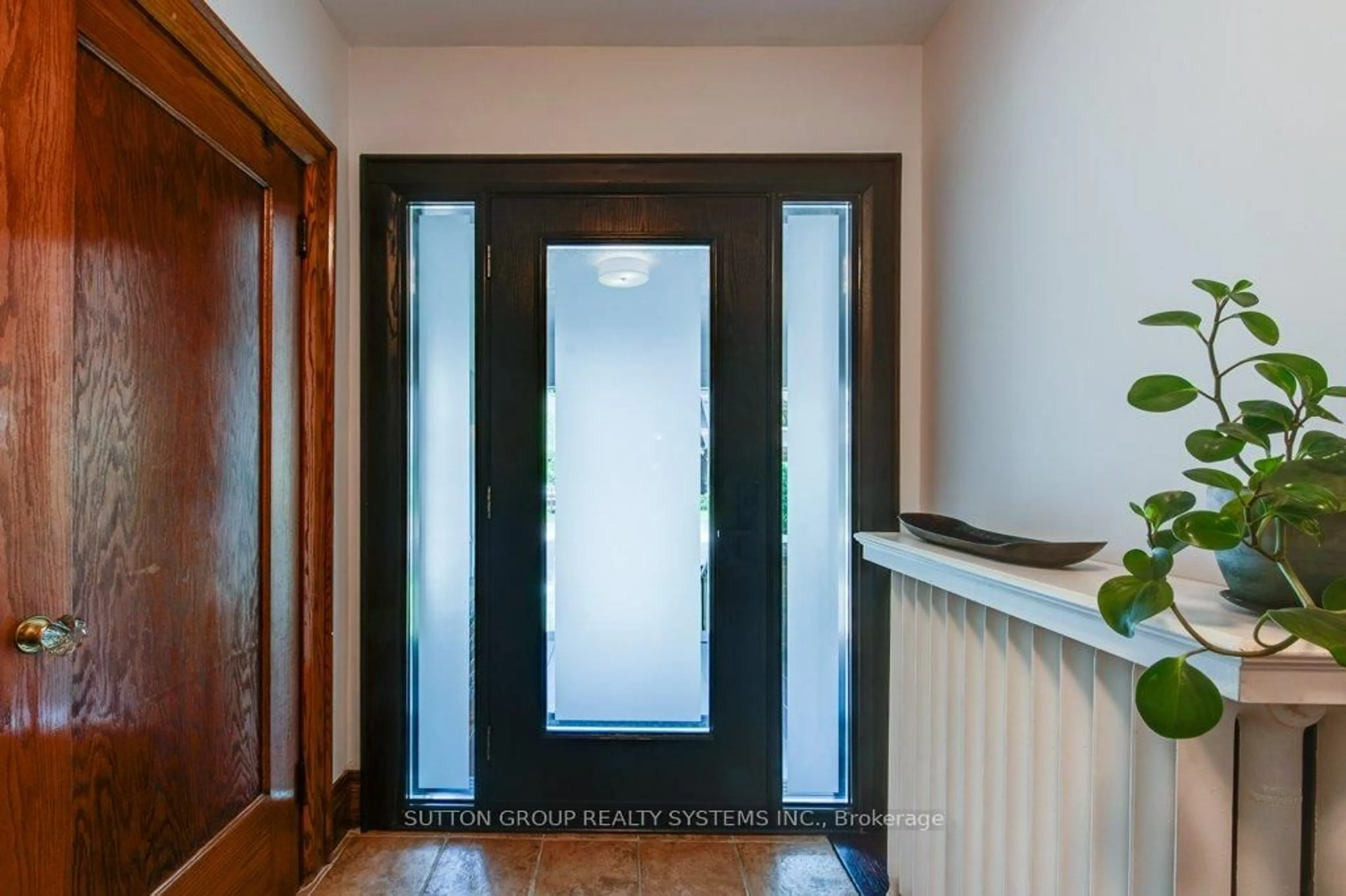 Indoor entryway for 26 Evans Ave, Toronto Ontario M6S 3V6