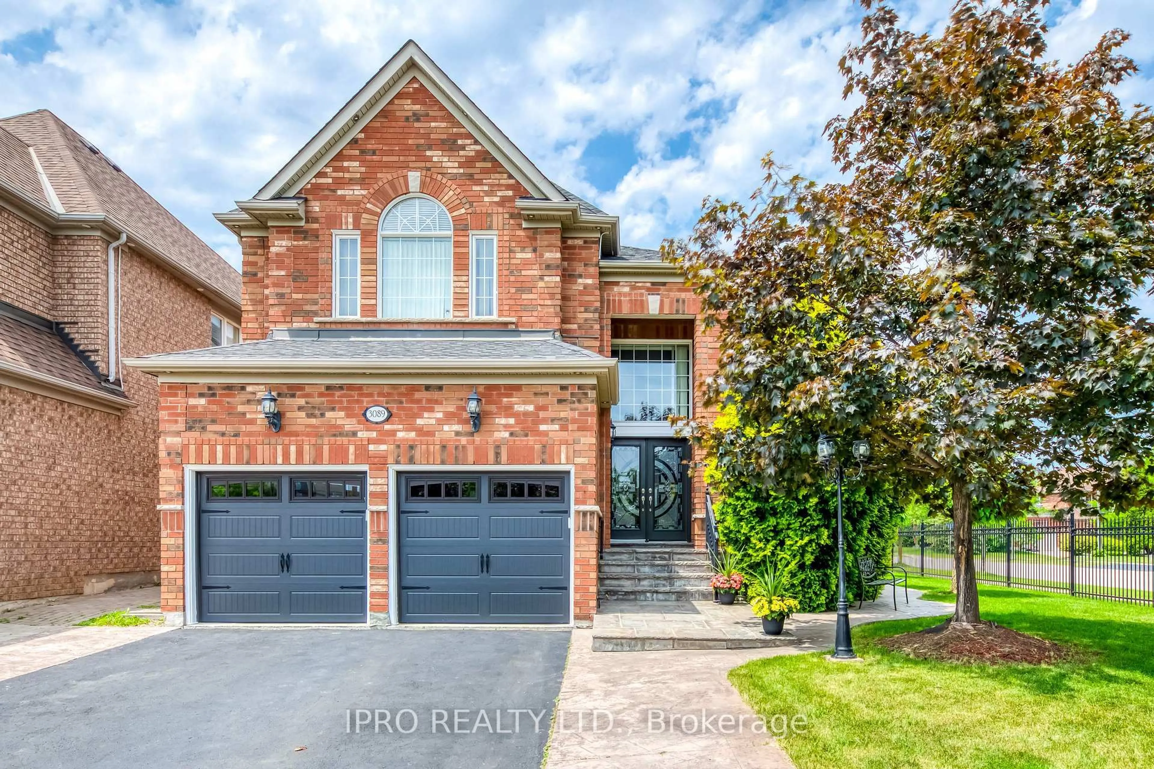 Home with brick exterior material, street for 3089 Mcdowell Dr, Mississauga Ontario L5M 6J4