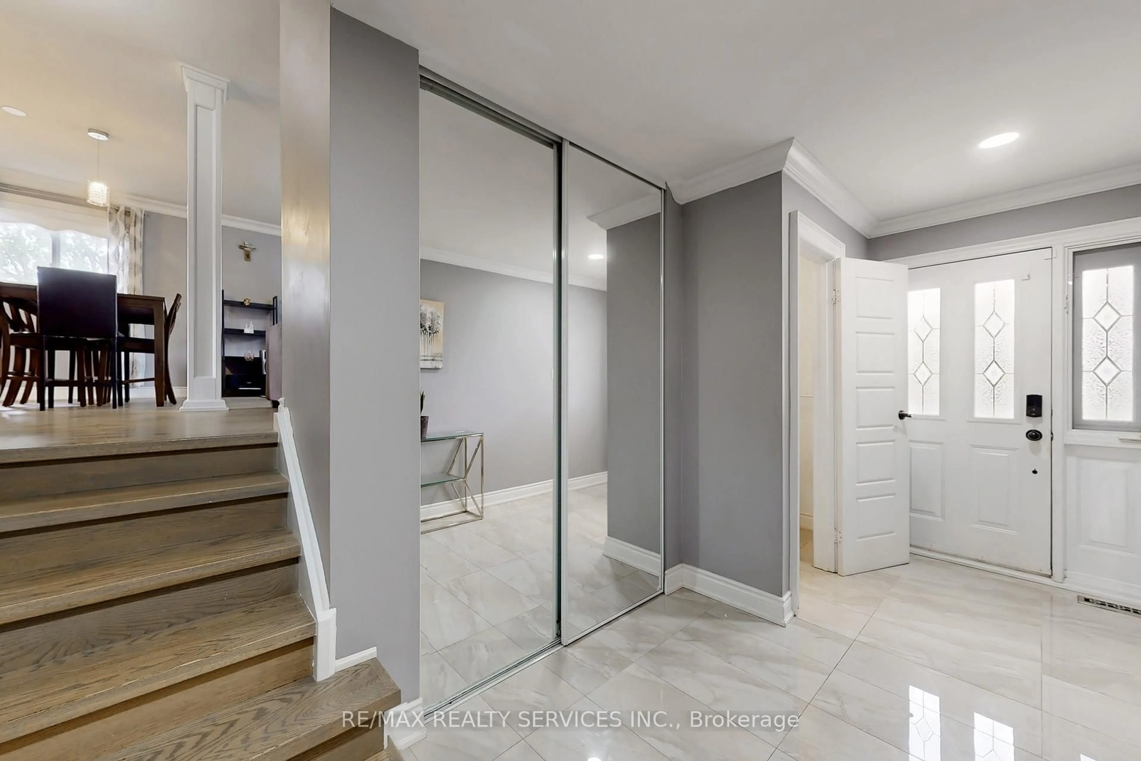 Contemporary bathroom, ceramic/tile floor for 53 Geneva Cres, Brampton Ontario L6S 1K7