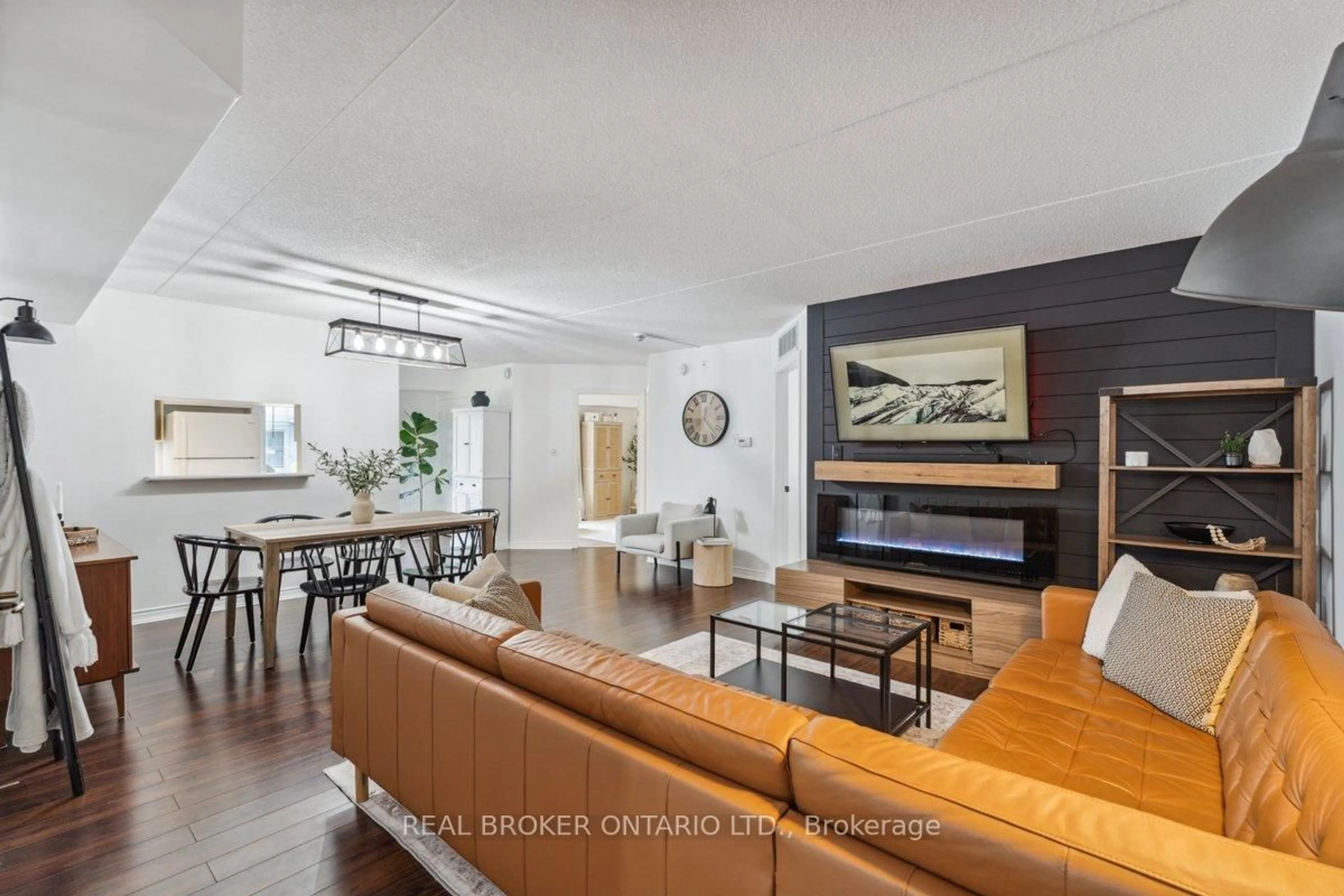 Living room with furniture, unknown for 2010 Cleaver Ave #101, Burlington Ontario L7M 4C1