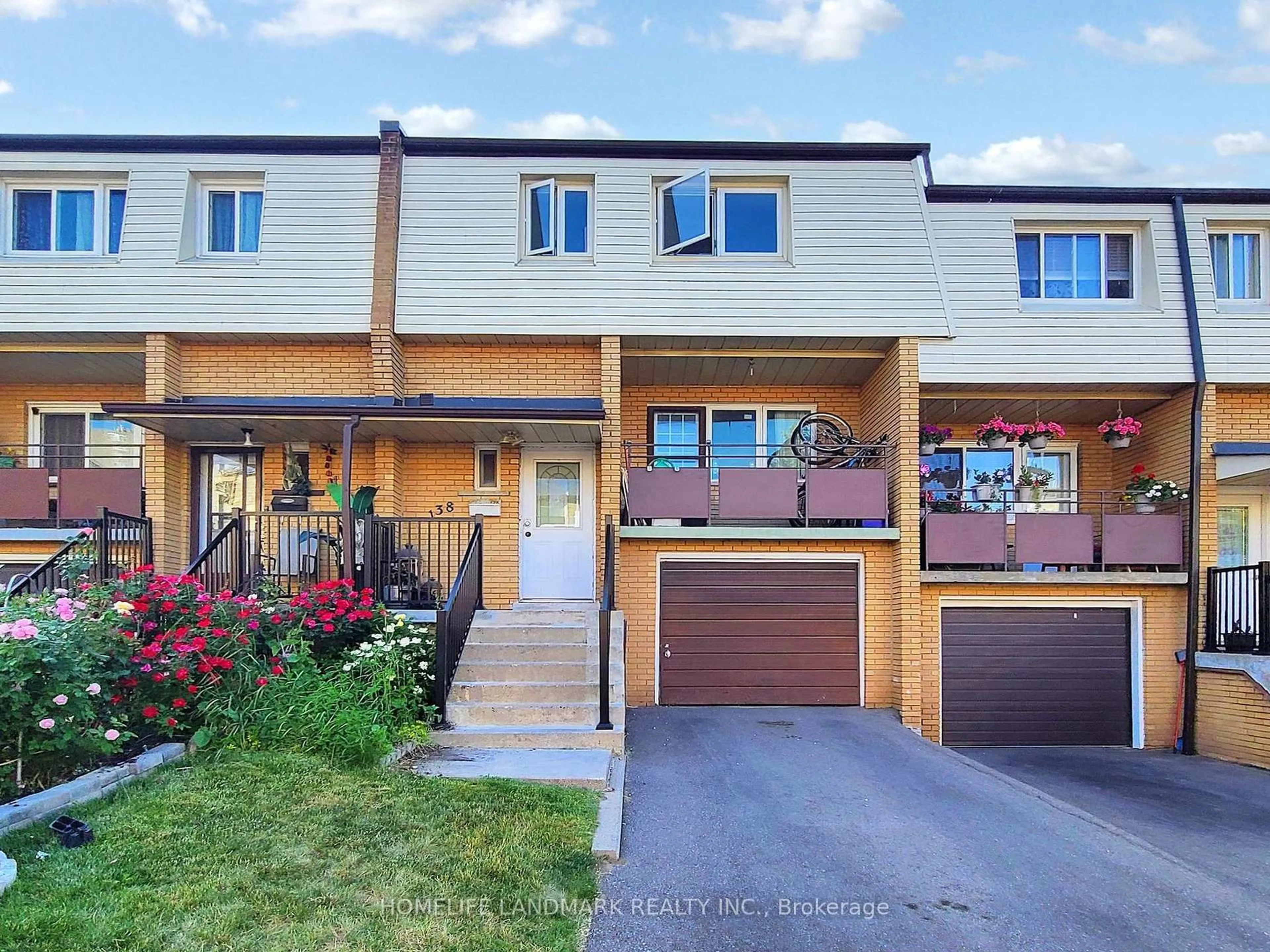 Unknown for 3175 Kirwin Ave #138, Mississauga Ontario L5A 3M4