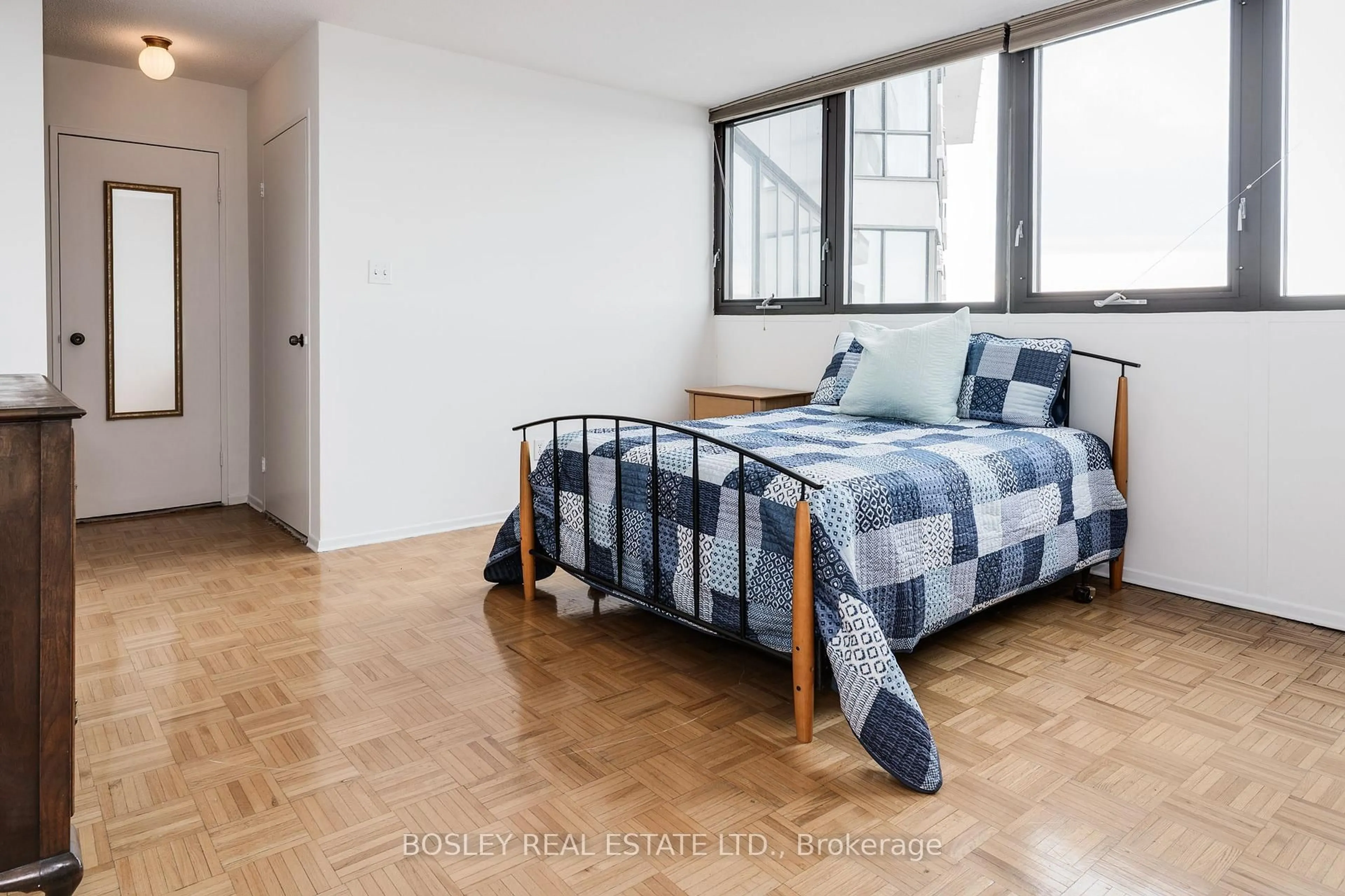 Bedroom with bed, unknown for 1333 Bloor St #2206, Mississauga Ontario L4Y 3T6