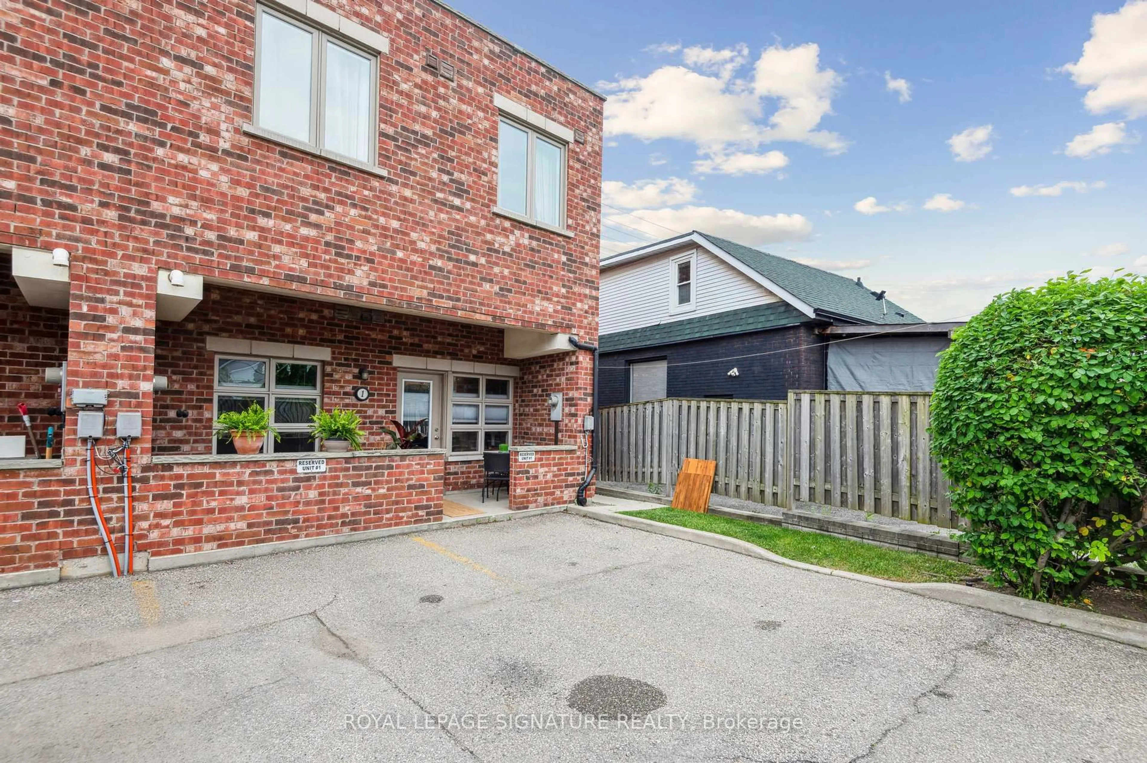 Home with brick exterior material, building for 885 Lakeshore Rd #1, Mississauga Ontario L5E 1E2