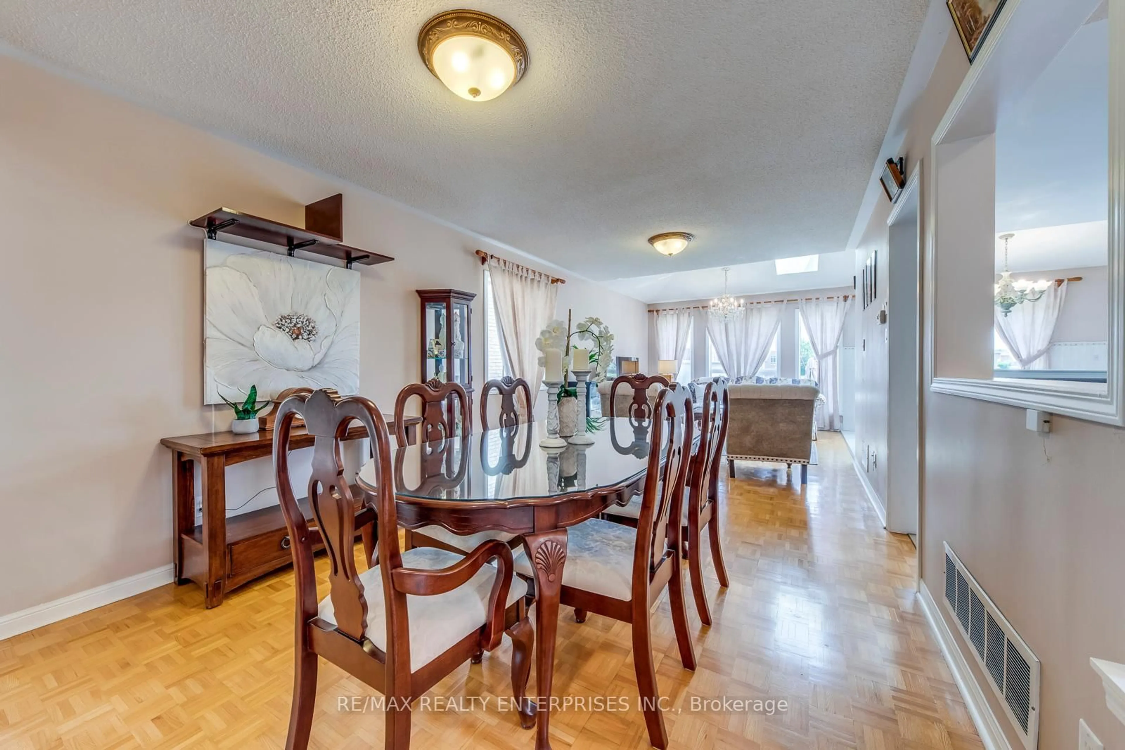 Dining room, unknown for 22 Sweet Briar Lane, Brampton Ontario L6Z 4V3