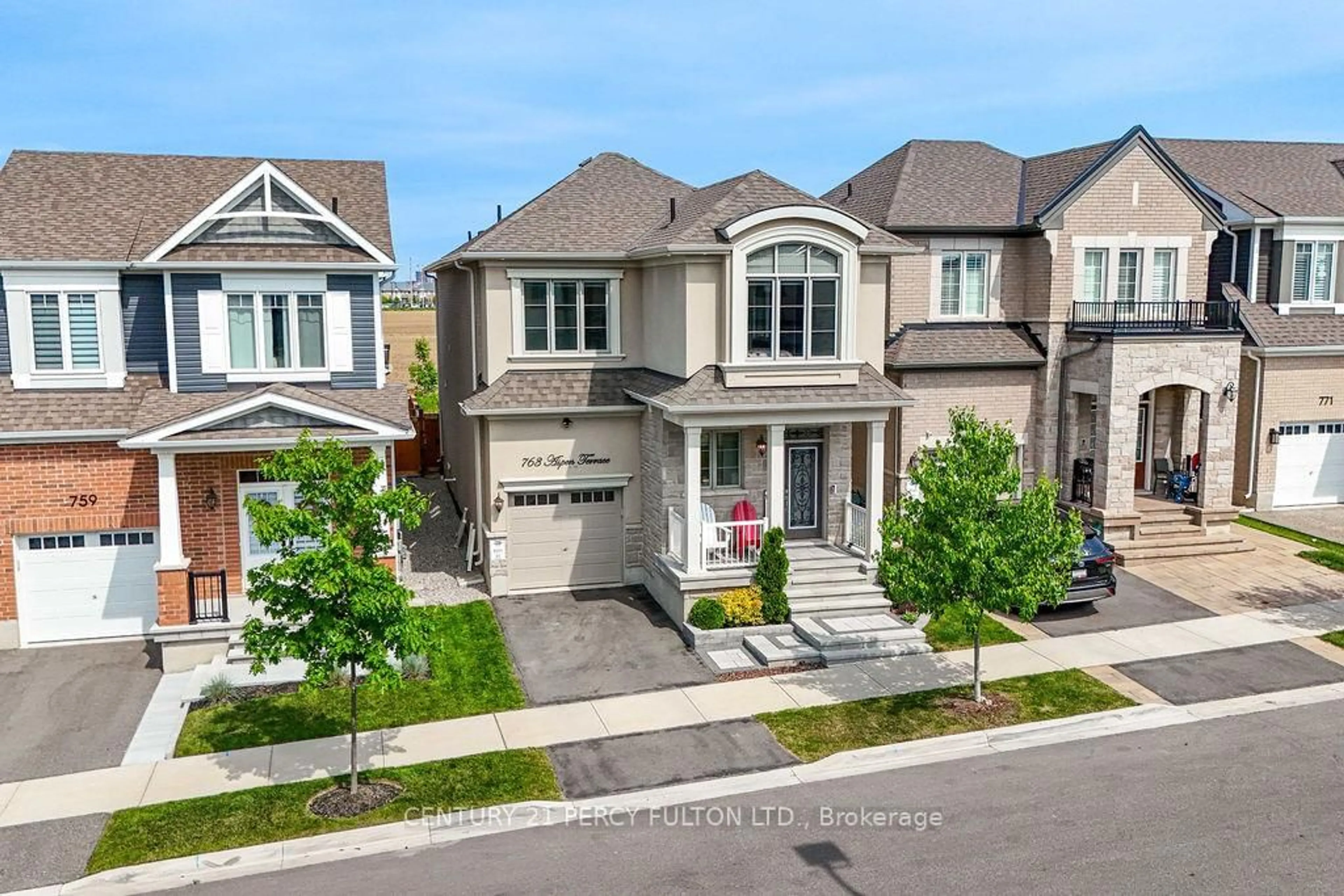 A pic from outside/outdoor area/front of a property/back of a property/a pic from drone, street for 763 Aspen Terr, Milton Ontario L9E 1S2