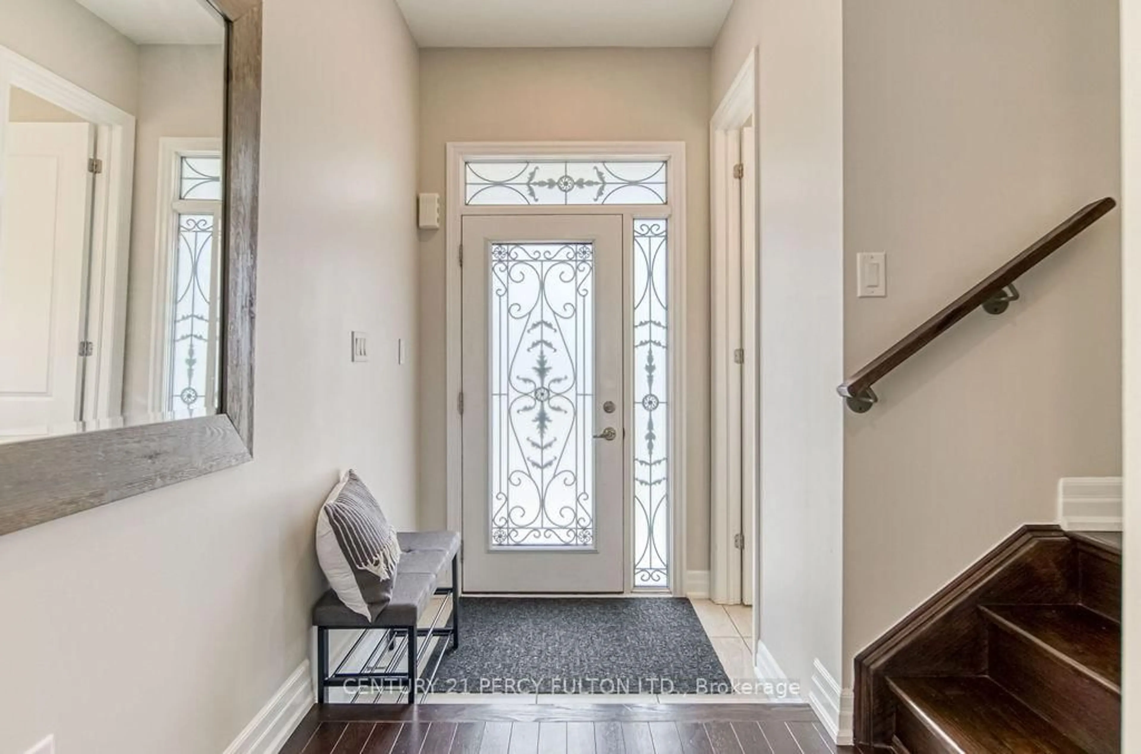 Indoor entryway for 763 Aspen Terr, Milton Ontario L9E 1S2