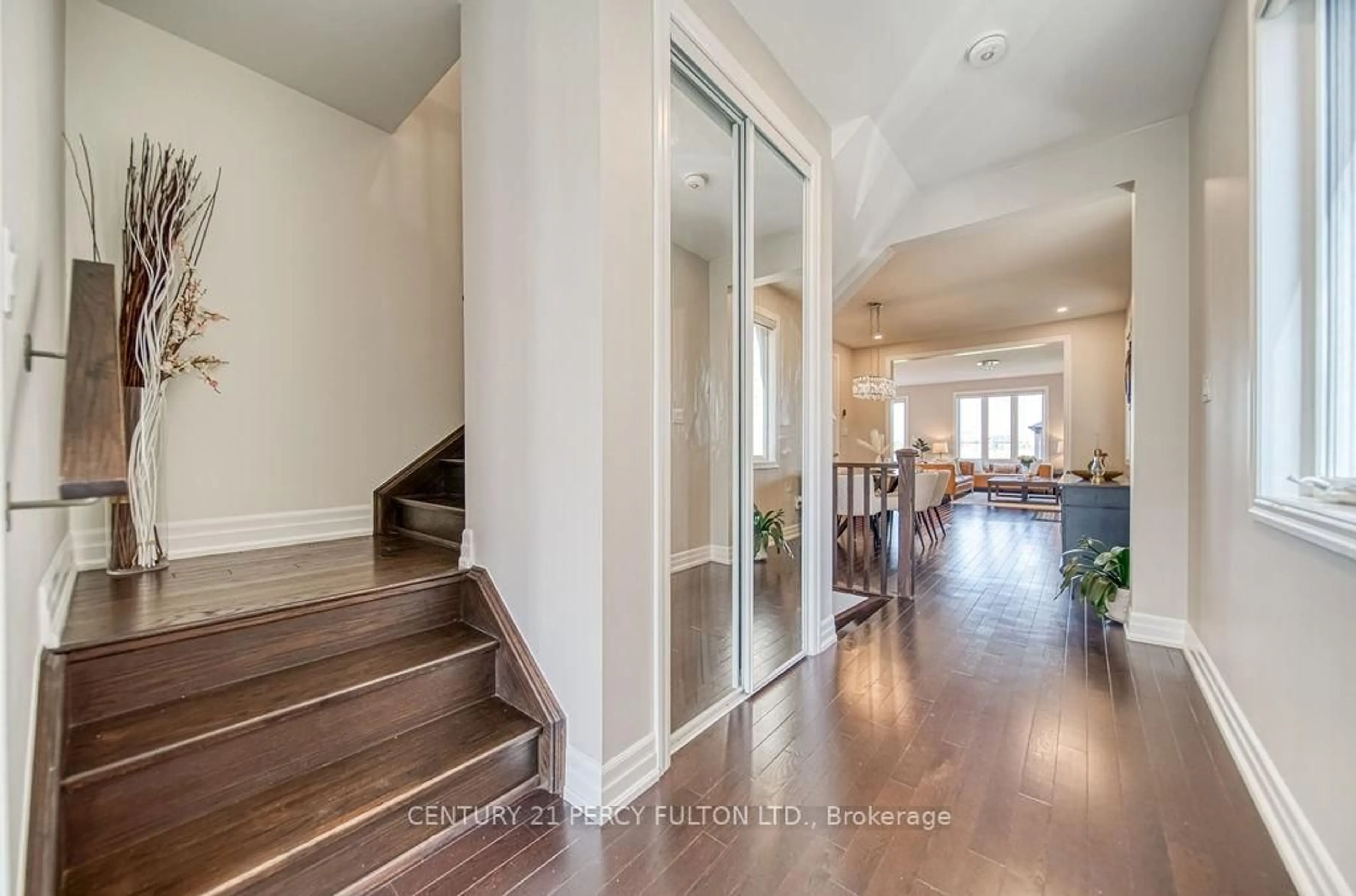 Indoor entryway for 763 Aspen Terr, Milton Ontario L9E 1S2