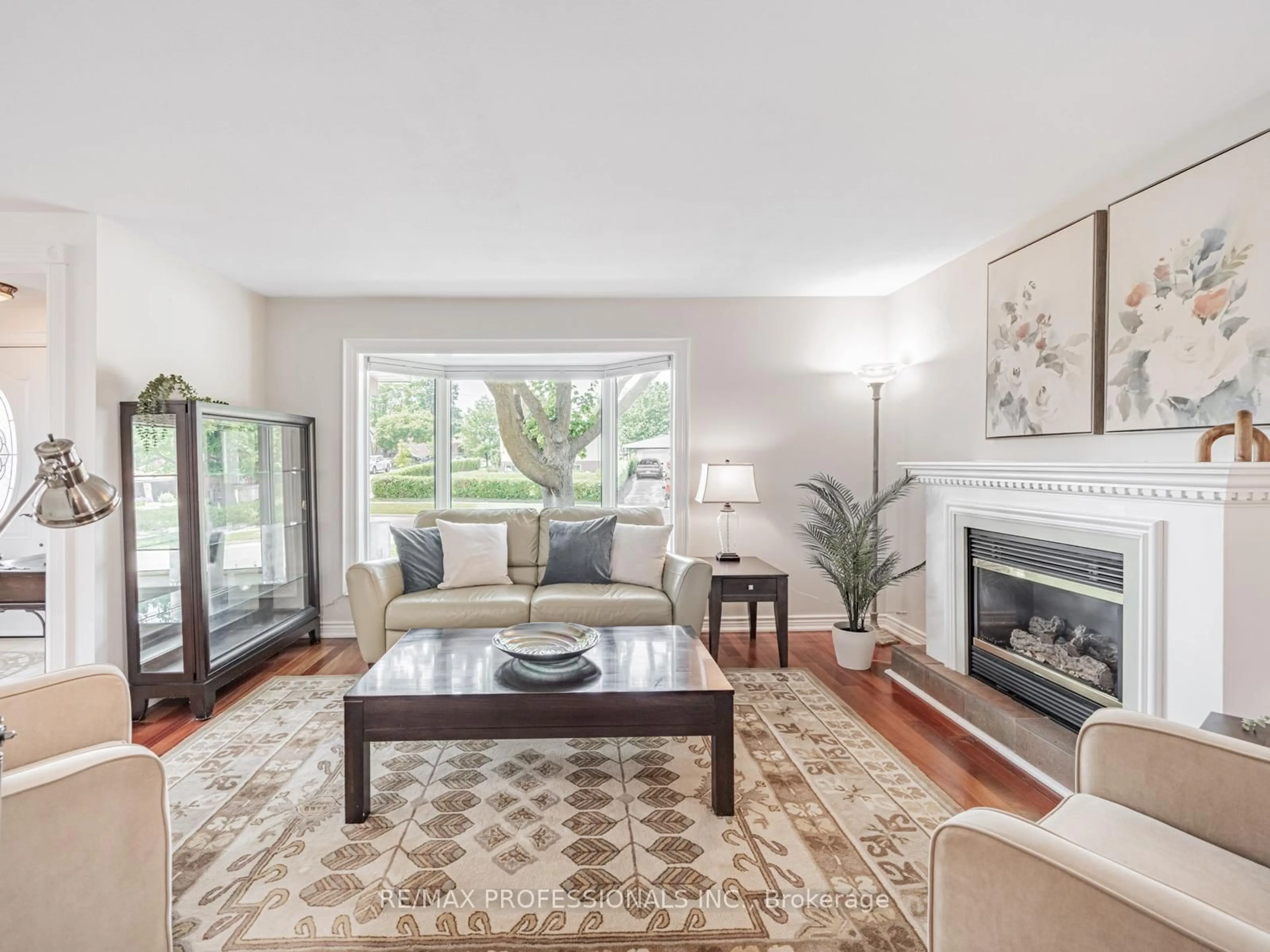 Living room with furniture, wood/laminate floor for 152 Clearbrooke Circ, Toronto Ontario M9W 2G1