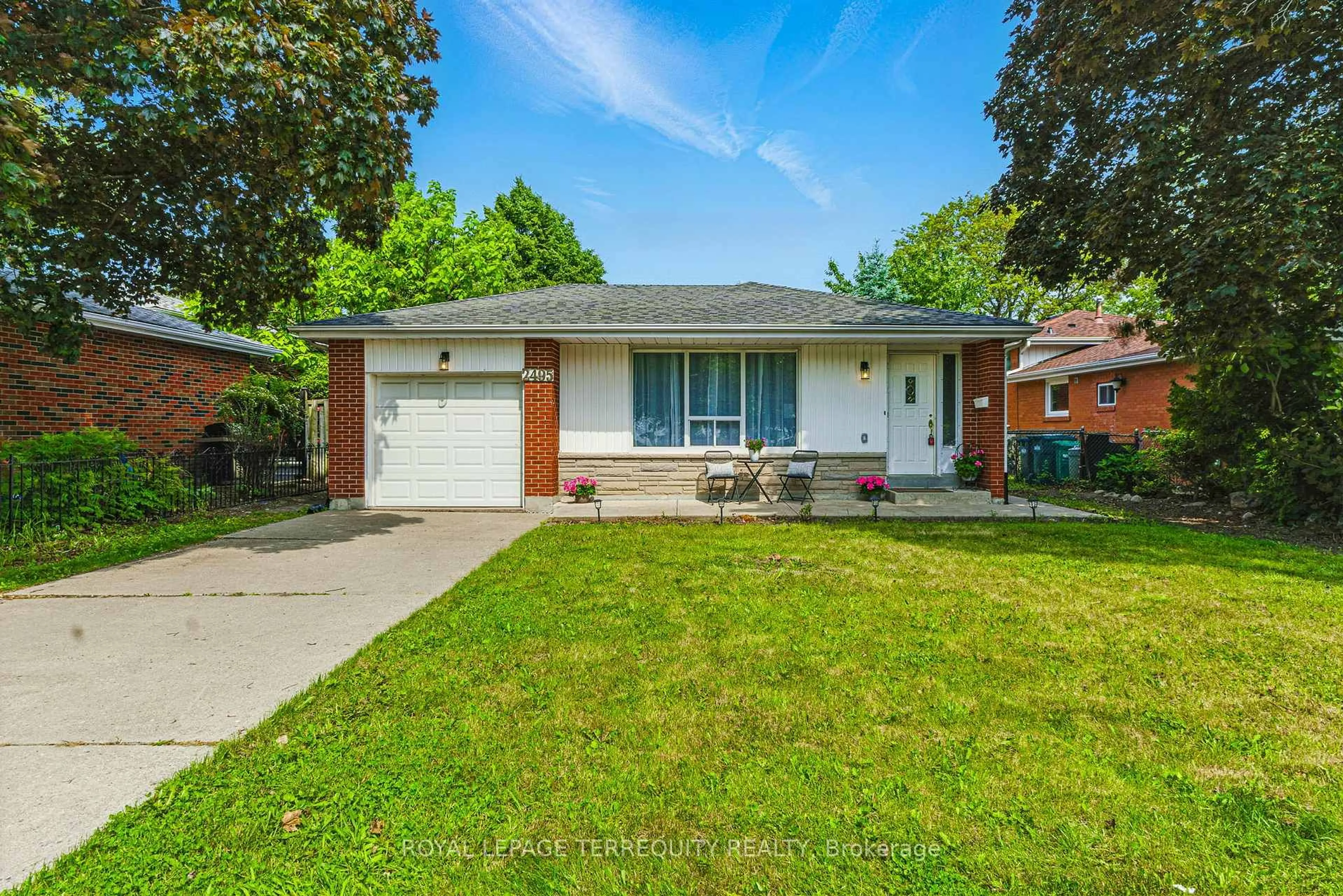 Home with brick exterior material, street for 2495 Bromsgrove Rd, Mississauga Ontario L5J 1L7