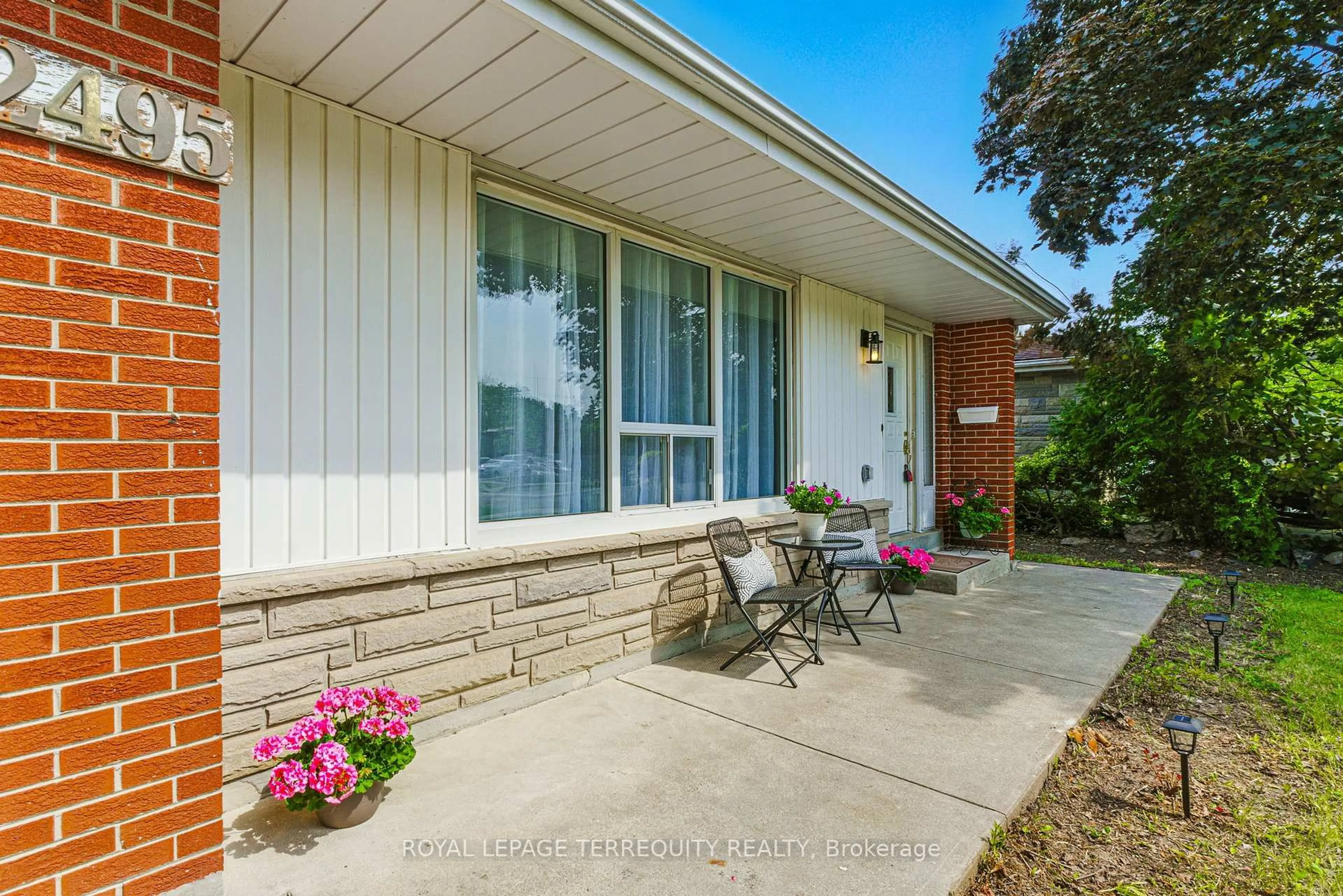 Home with brick exterior material, street for 2495 Bromsgrove Rd, Mississauga Ontario L5J 1L7