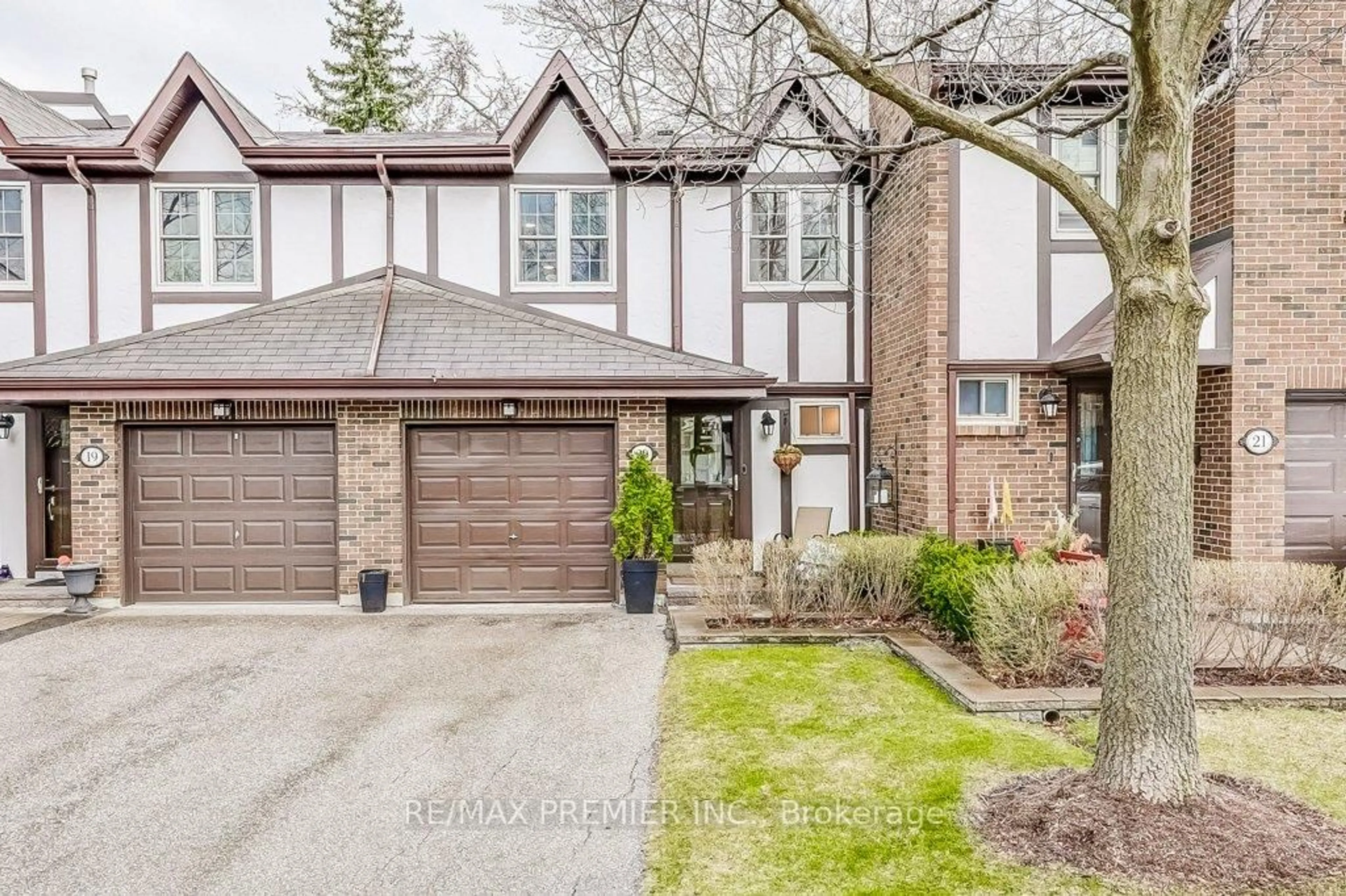 Home with brick exterior material, street for 1951 Rathburn Rd #20, Mississauga Ontario L4W 2N9