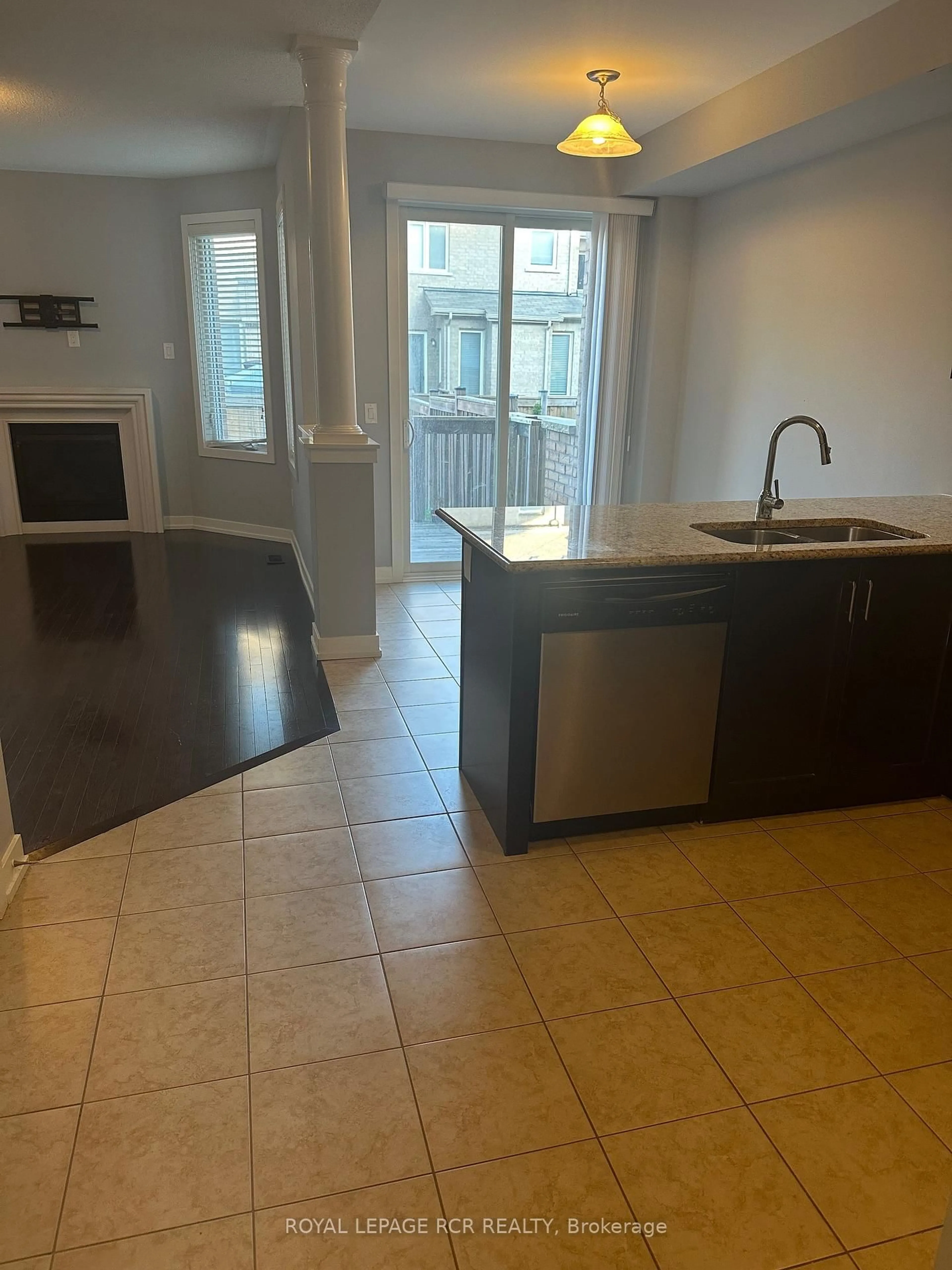 Open concept kitchen, unknown for 17 Ledger Point Cres, Brampton Ontario L6R 0B3