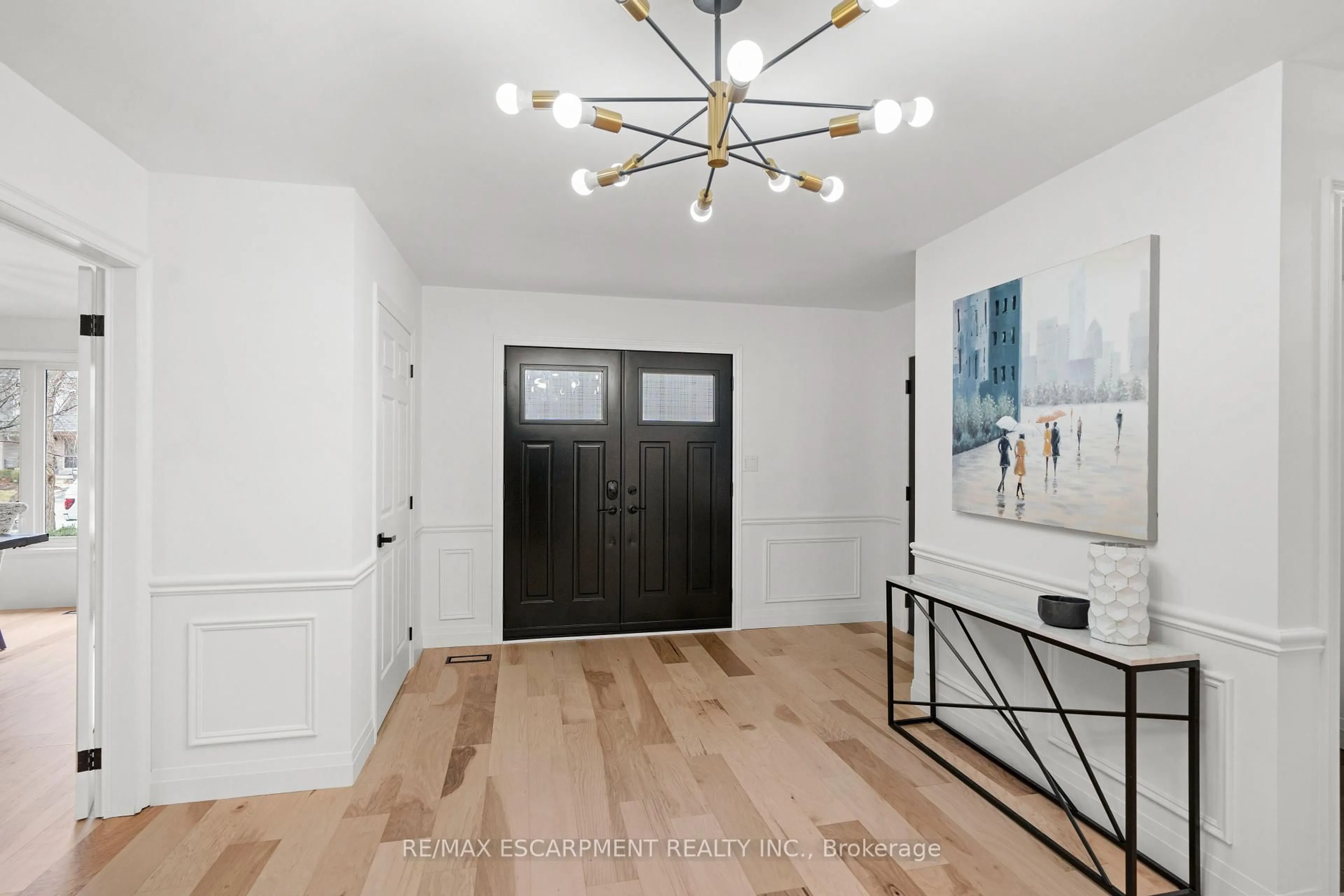Indoor entryway for 2159 Belgrave Crt, Burlington Ontario L7P 3R5