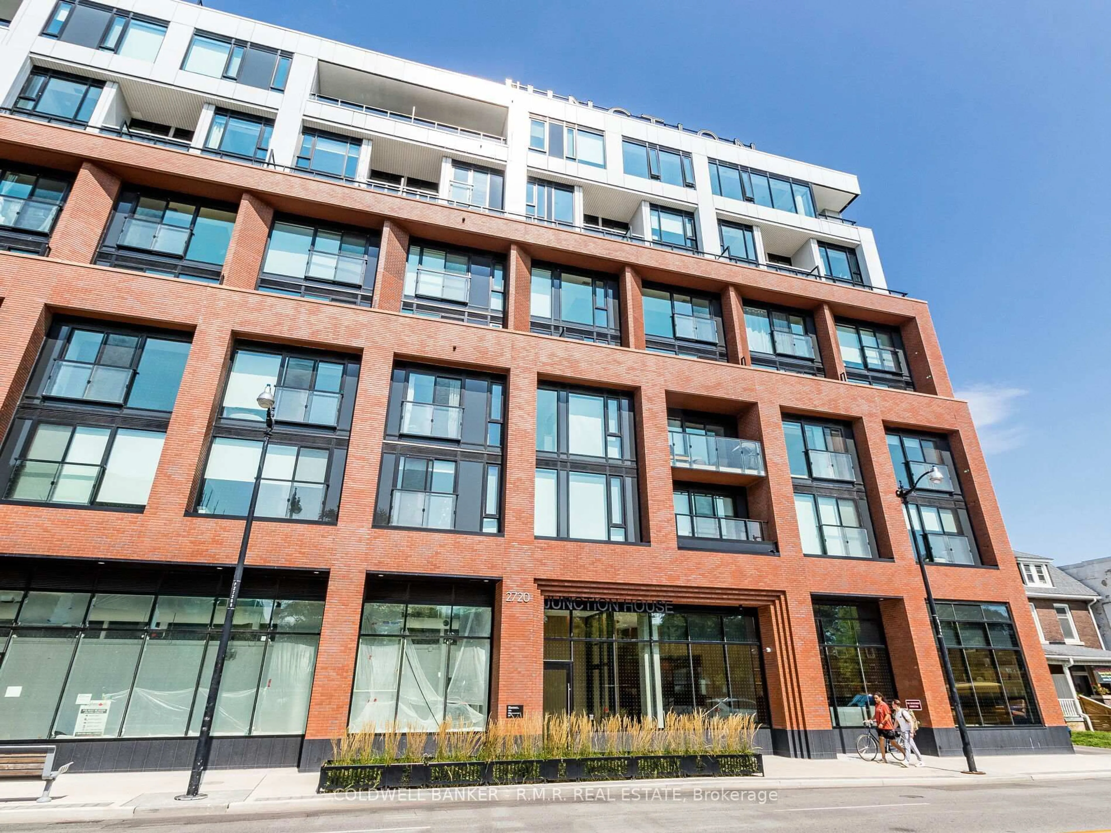 Unknown for 2720 Dundas St #703, Toronto Ontario M6P 0C3