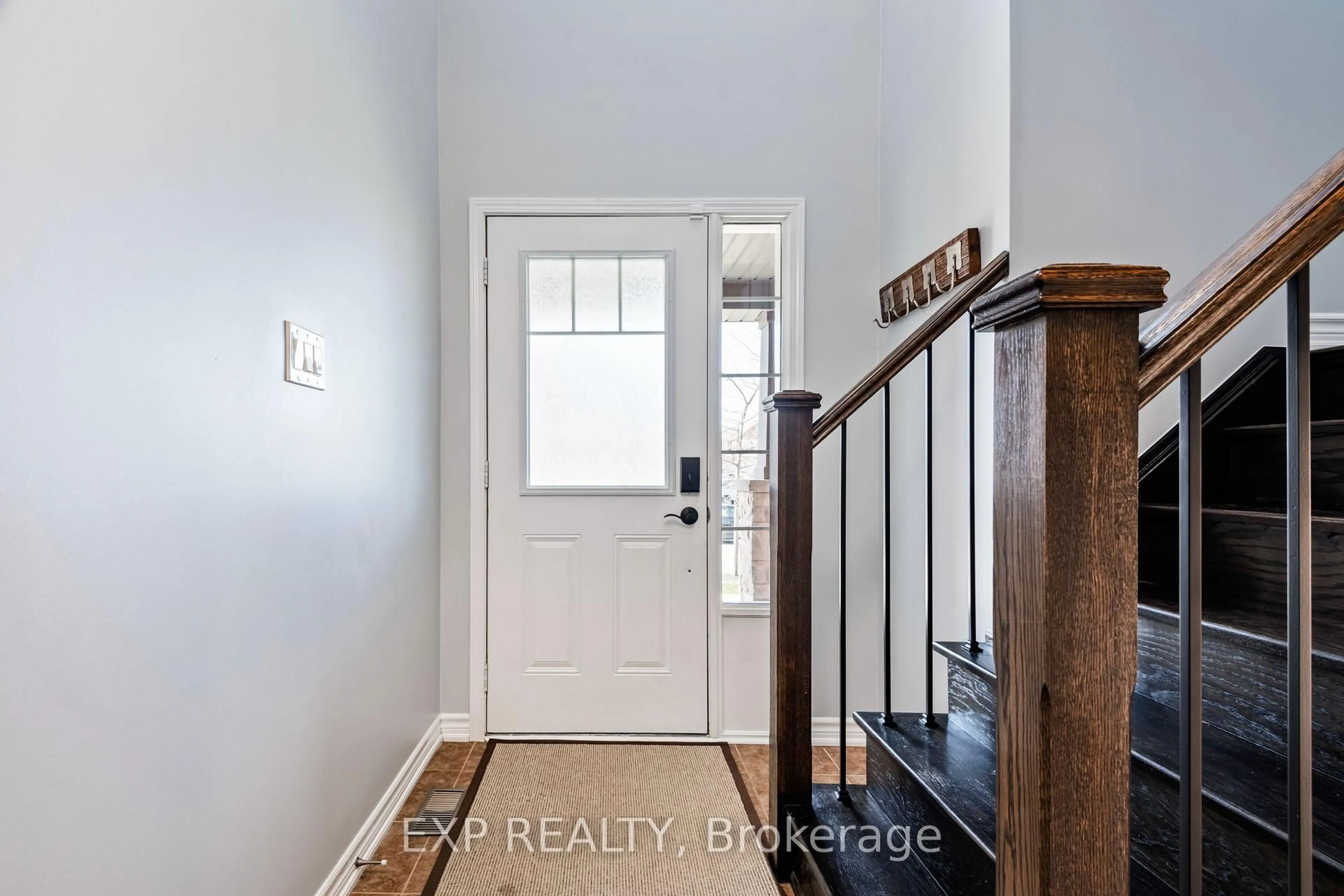 Indoor entryway for 50 Enford Cres, Brampton Ontario L7A 4C7