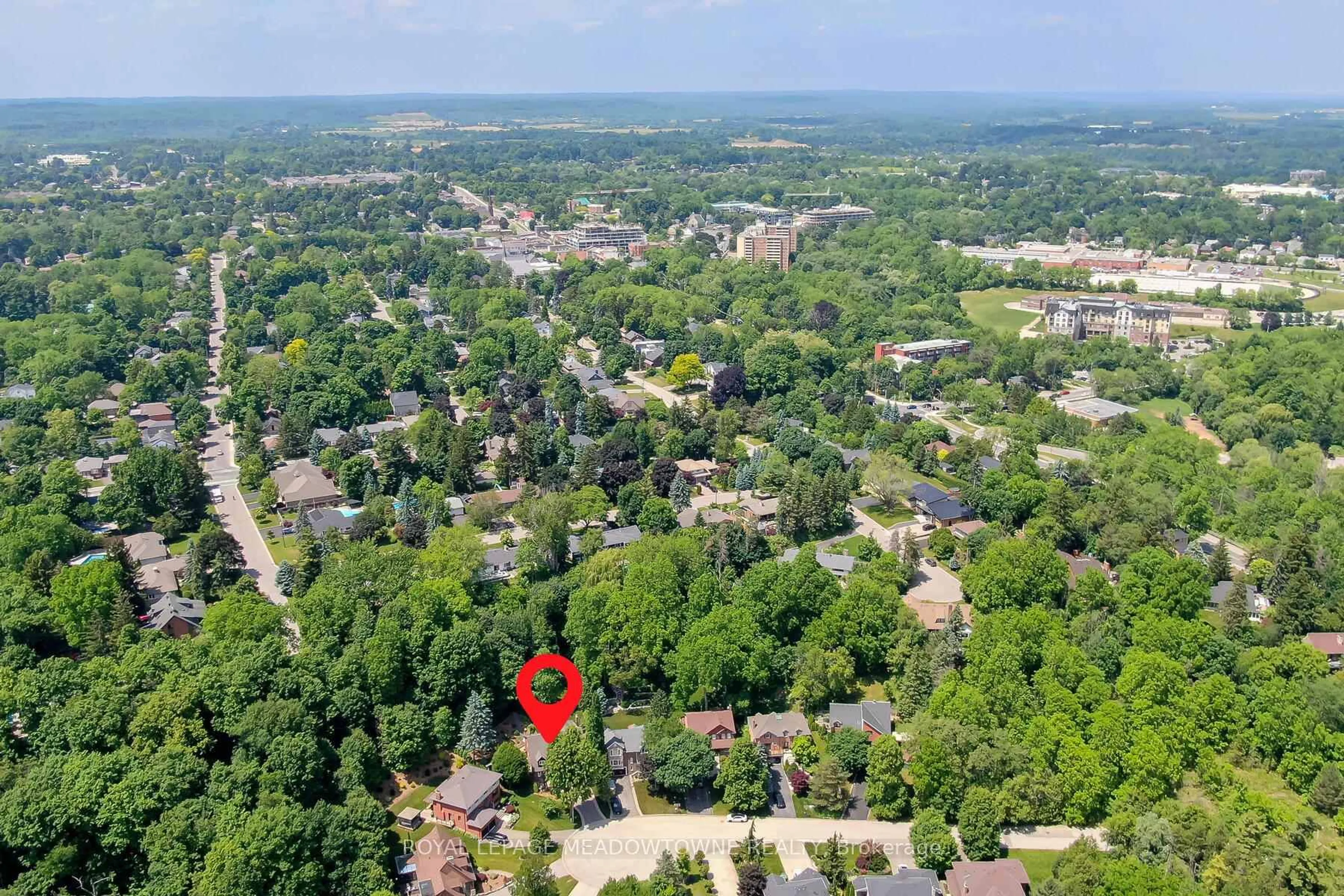 A pic from outside/outdoor area/front of a property/back of a property/a pic from drone, unknown for 20 Cindebarke Terr, Halton Hills Ontario L7G 4S5