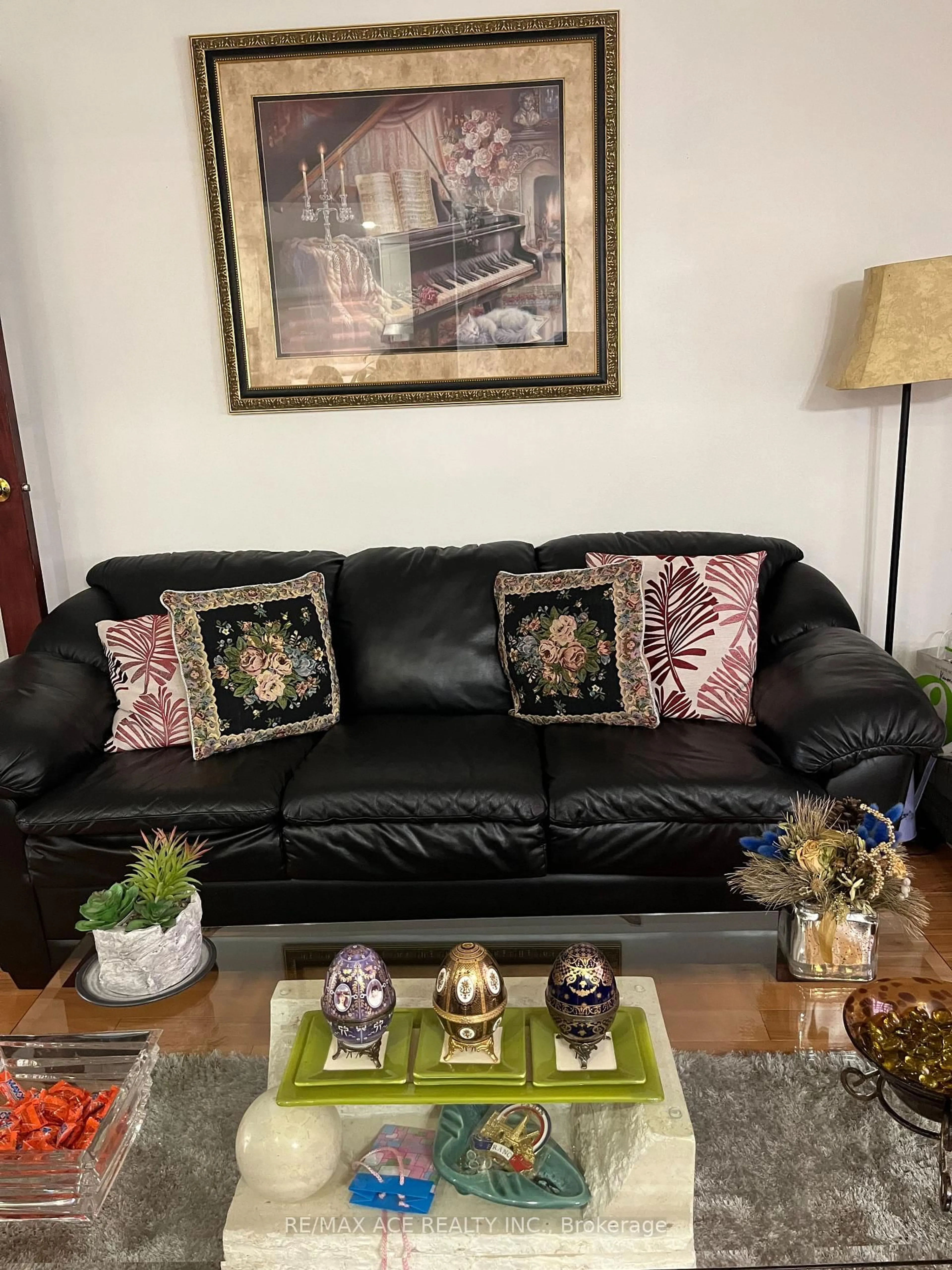 Living room with furniture, unknown for 27 Woodsview Ave, Toronto Ontario M9W 6B9