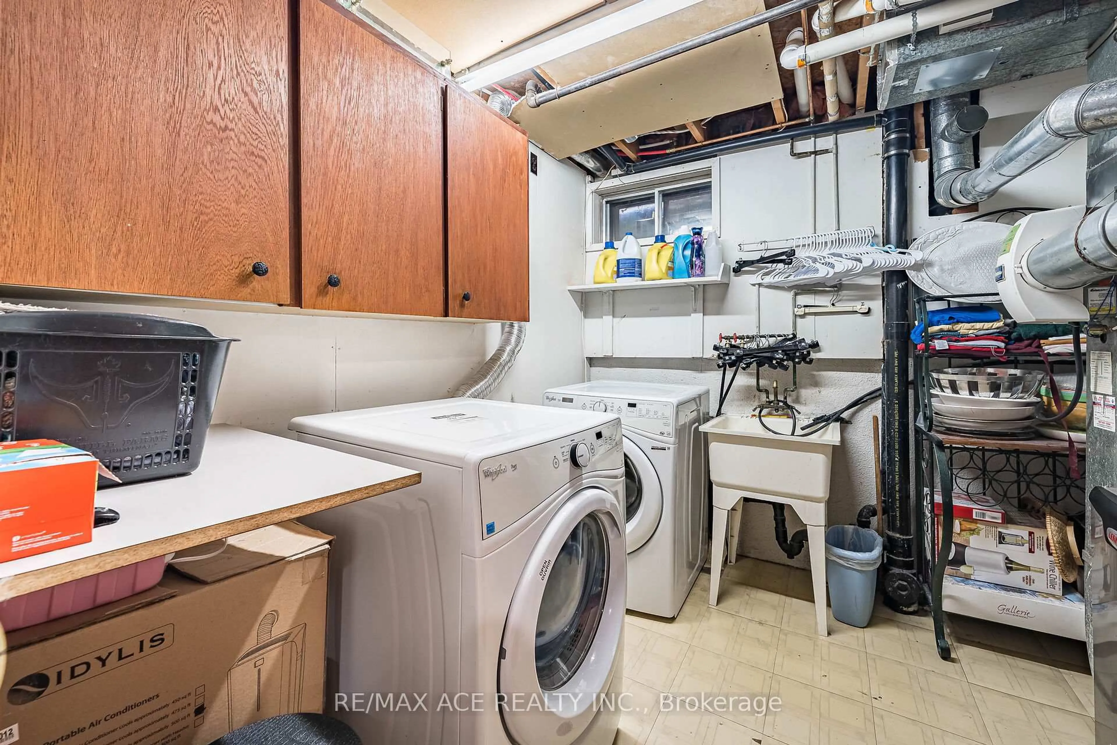 Laundry room for 27 Woodsview Ave, Toronto Ontario M9W 6B9