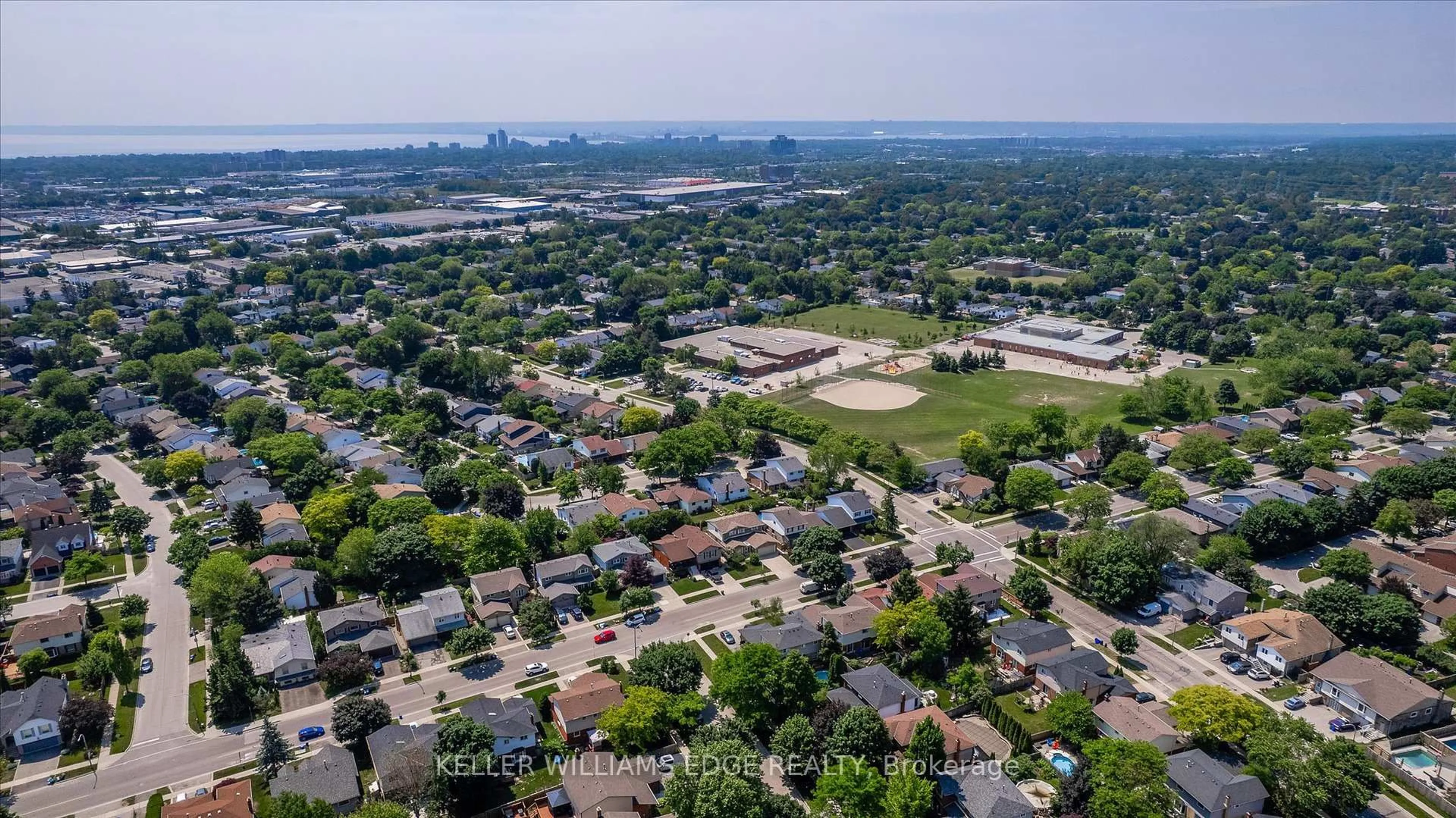 A pic from outside/outdoor area/front of a property/back of a property/a pic from drone, unknown for 3306 Palmer Dr, Burlington Ontario L7M 1X3