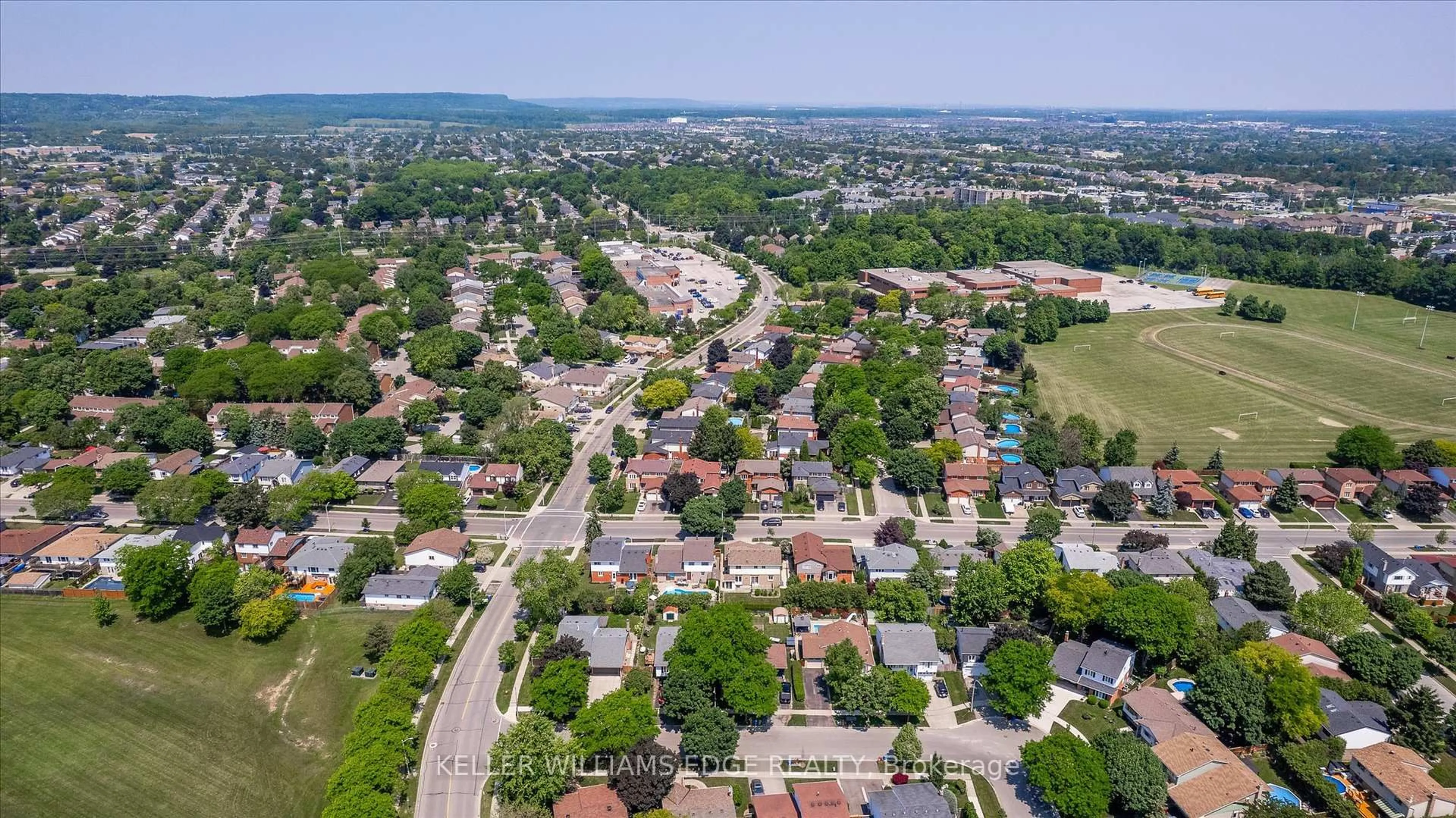 A pic from outside/outdoor area/front of a property/back of a property/a pic from drone, street for 3306 Palmer Dr, Burlington Ontario L7M 1X3
