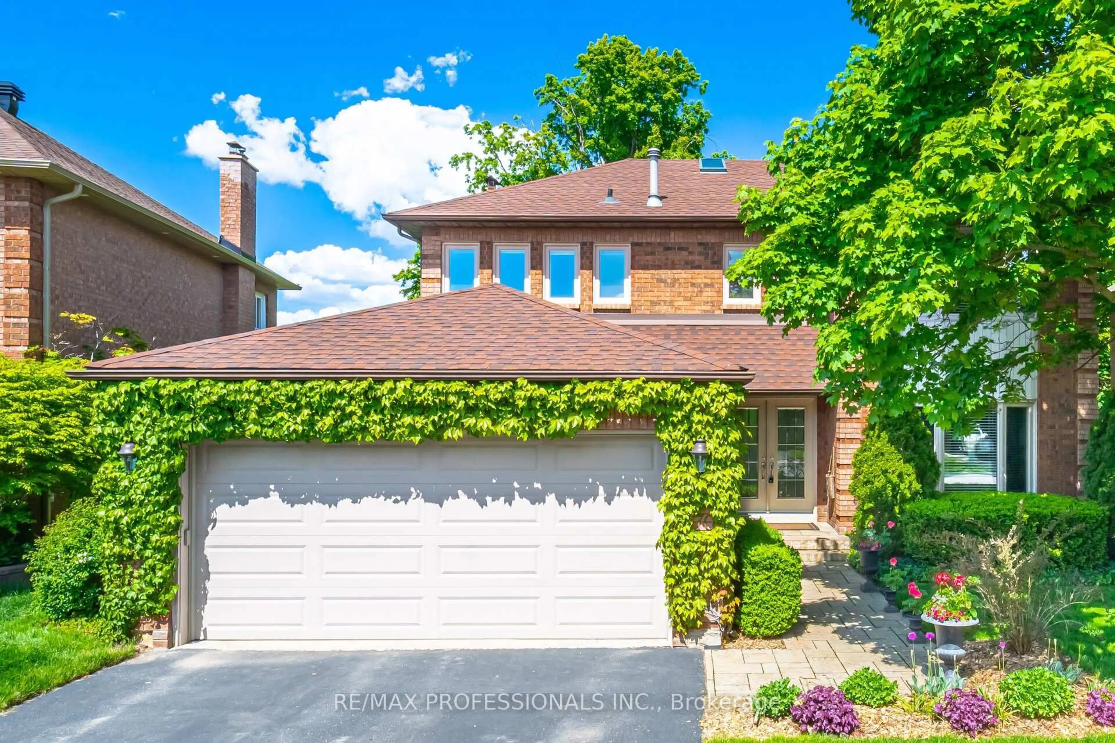 Home with brick exterior material, street for 70 Kenpark Ave, Brampton Ontario L6Z 3L3