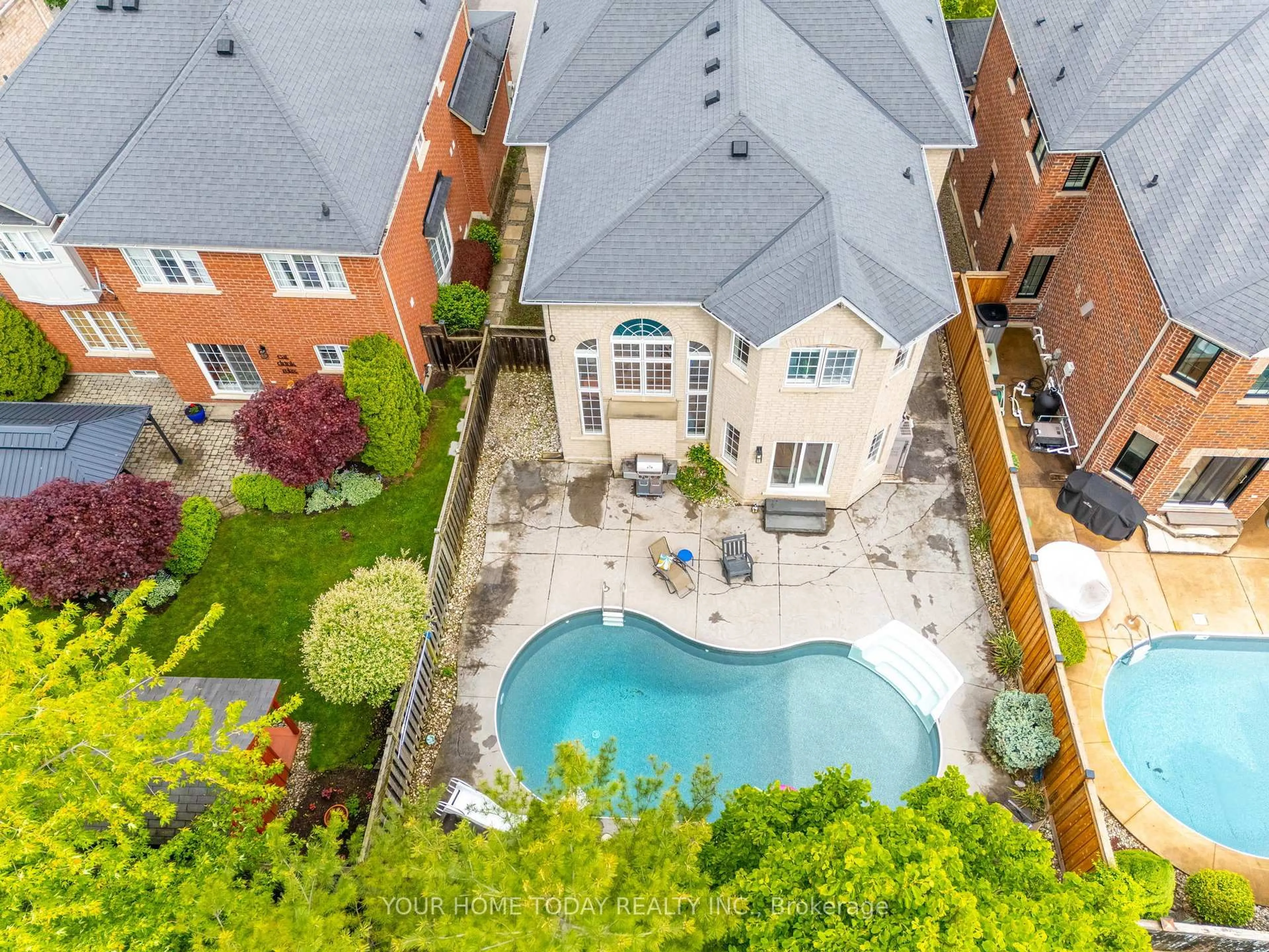A pic from outside/outdoor area/front of a property/back of a property/a pic from drone, city buildings view from balcony for 6 Stonebrook Cres, Halton Hills Ontario L7G 6E4