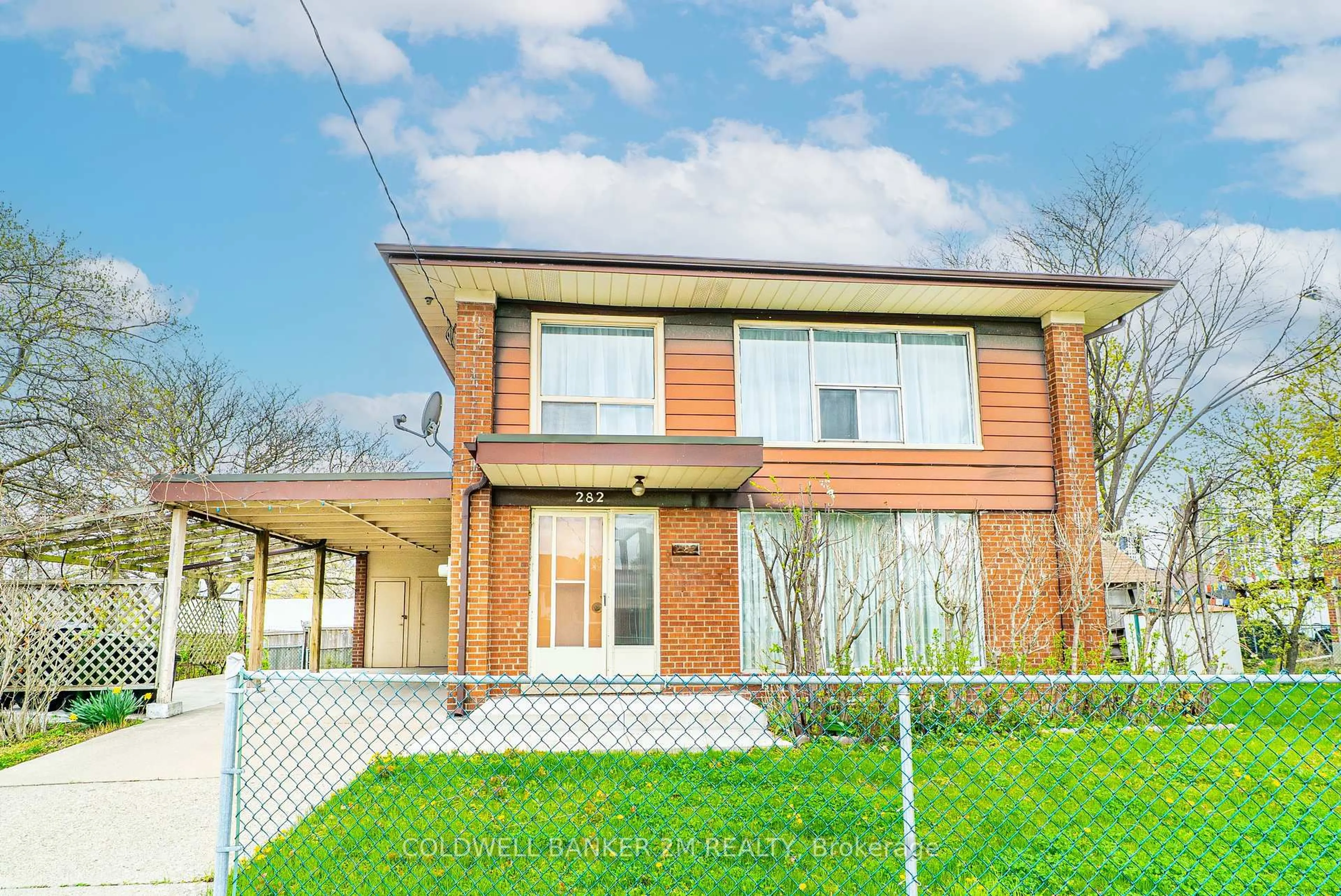 Home with brick exterior material, building for 282 The East Mall, Toronto Ontario M9B 3Z3