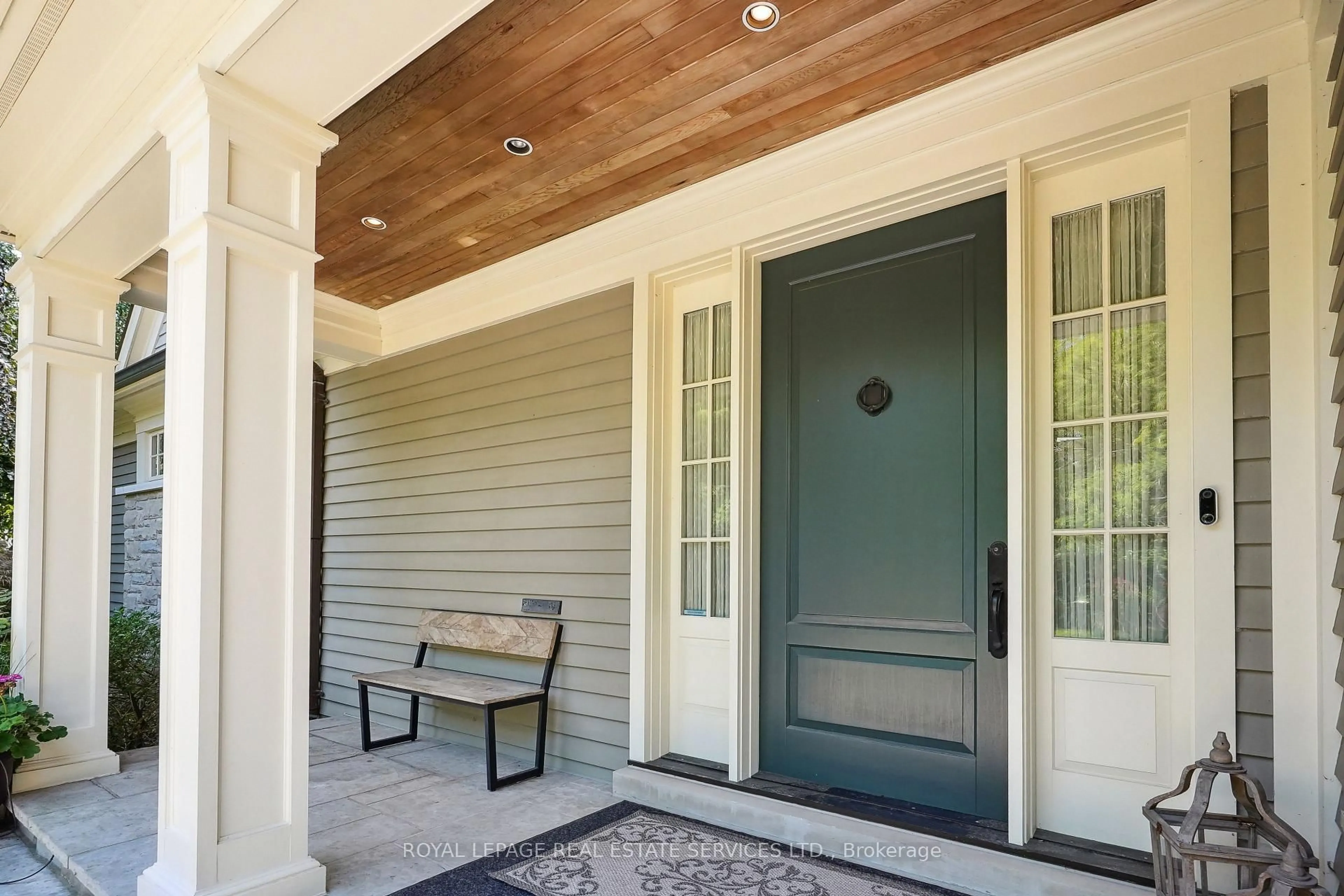 Indoor entryway for 1267 Cumnock Cres, Oakville Ontario L6J 2N6