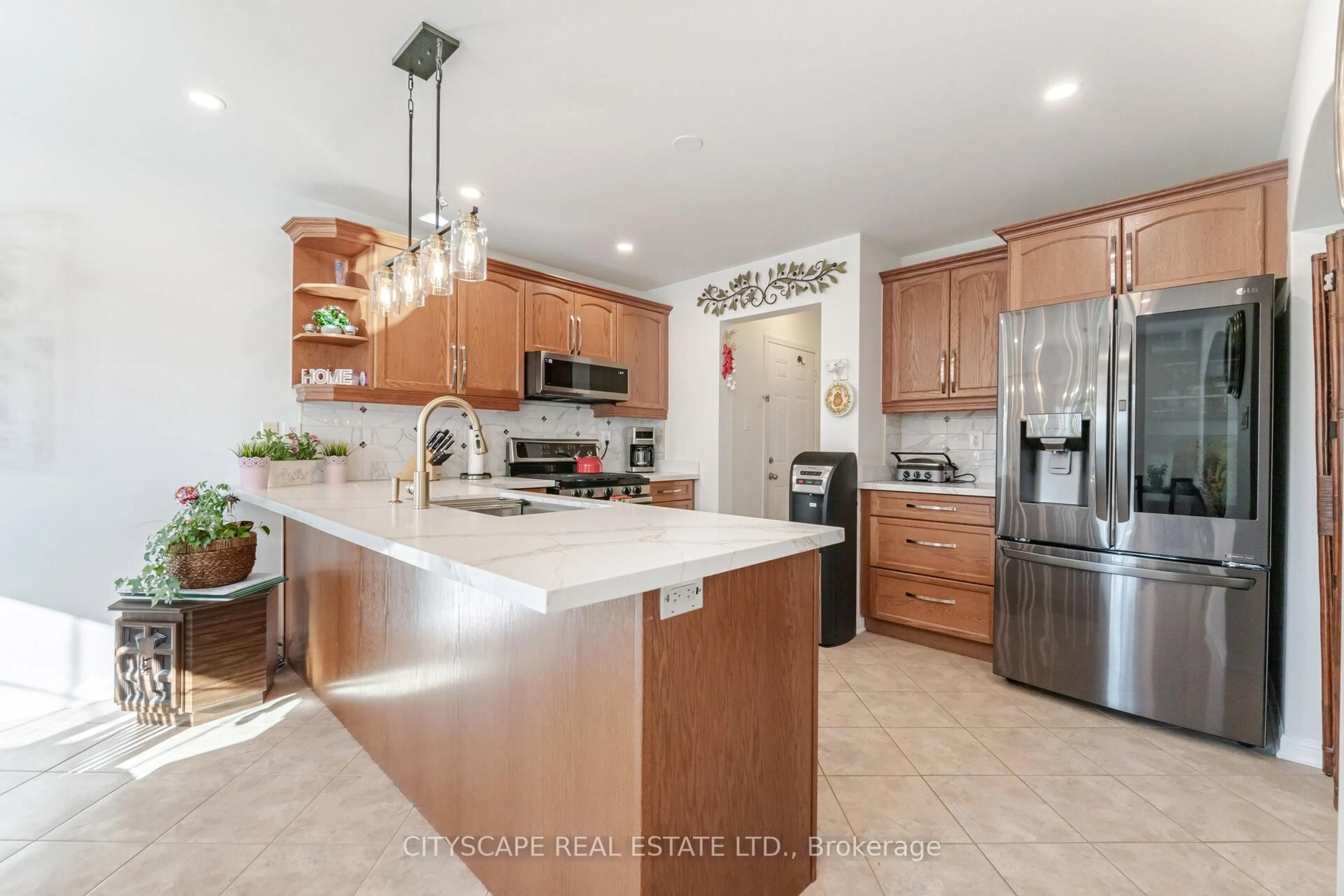 Open concept kitchen, ceramic/tile floor for 657 Symons Cross, Milton Ontario L9T 7S2
