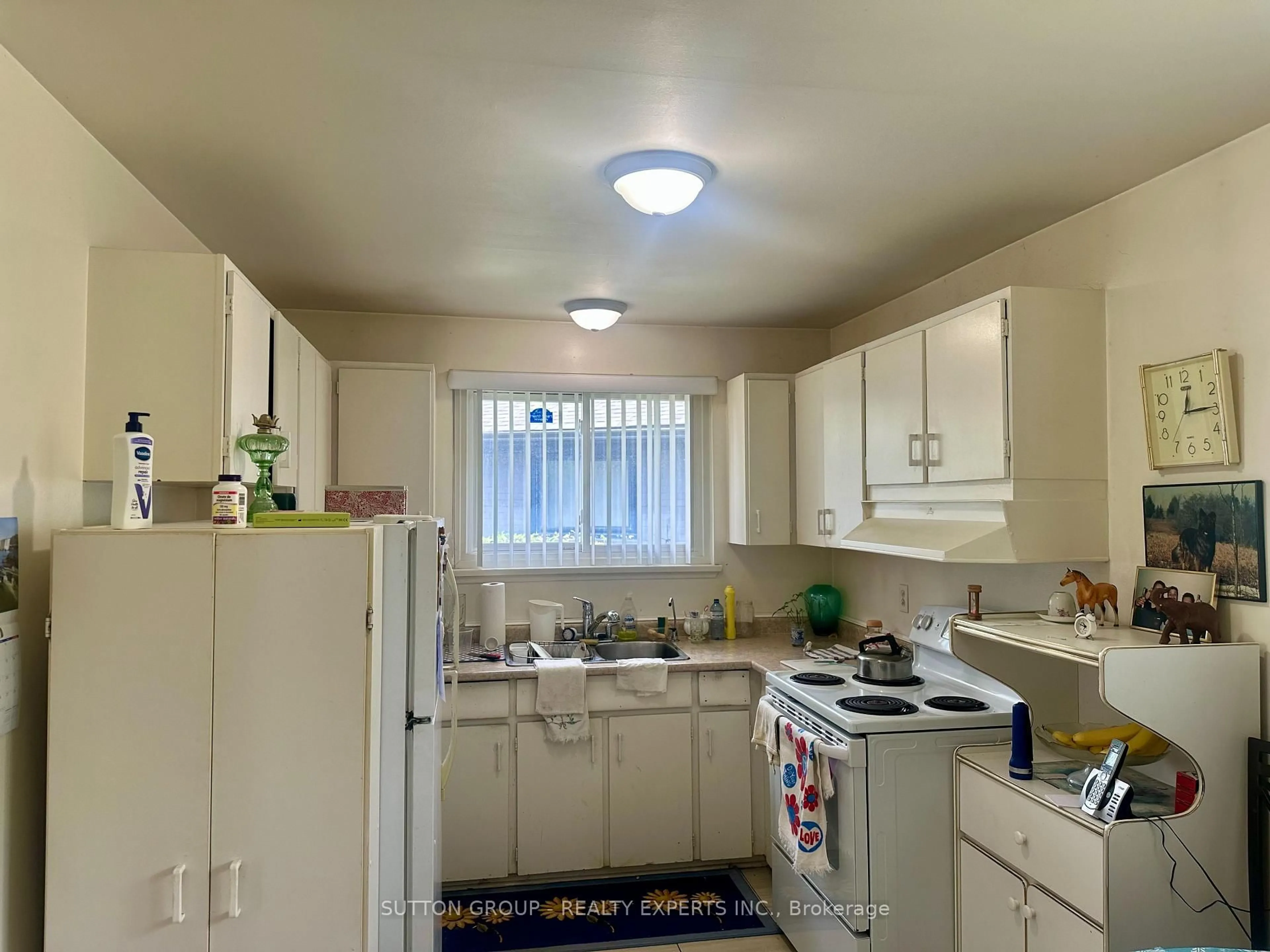 Standard kitchen, unknown for 24 Vanderbrent Cres, Toronto Ontario M9R 3W8