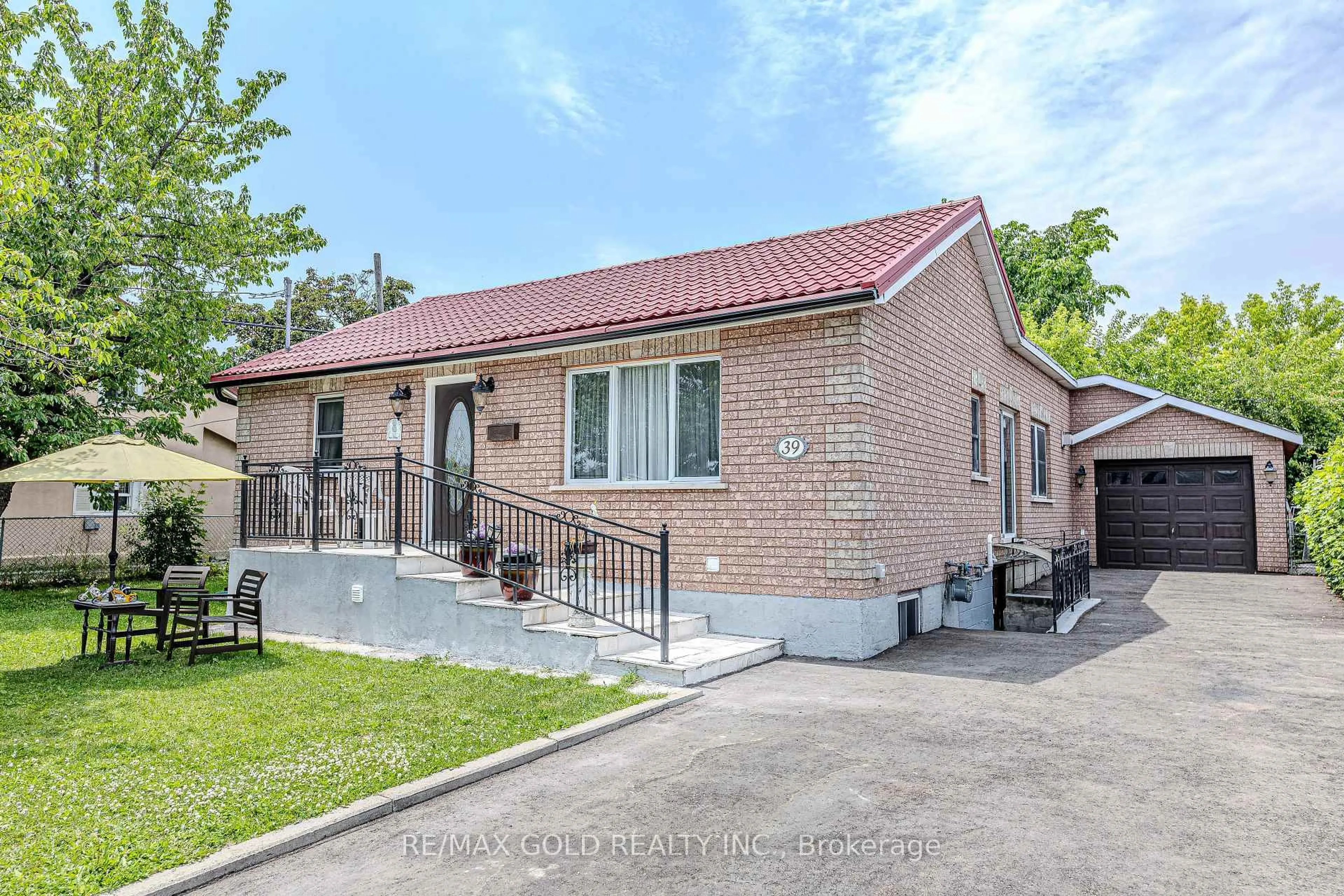 Home with brick exterior material, street for 39 Harrow St, Mississauga Ontario L4T 1J6