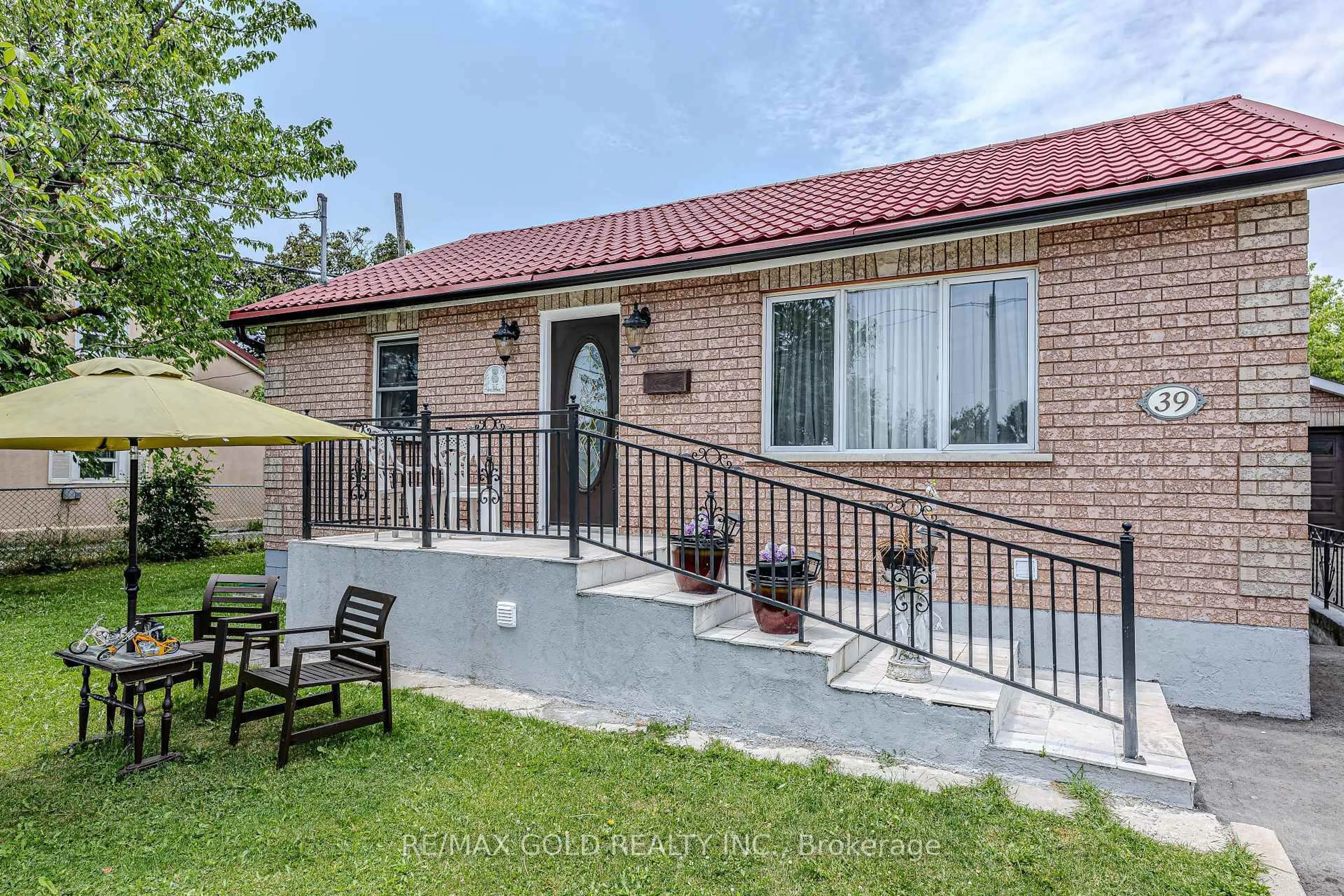 Home with brick exterior material, street for 39 Harrow St, Mississauga Ontario L4T 1J6