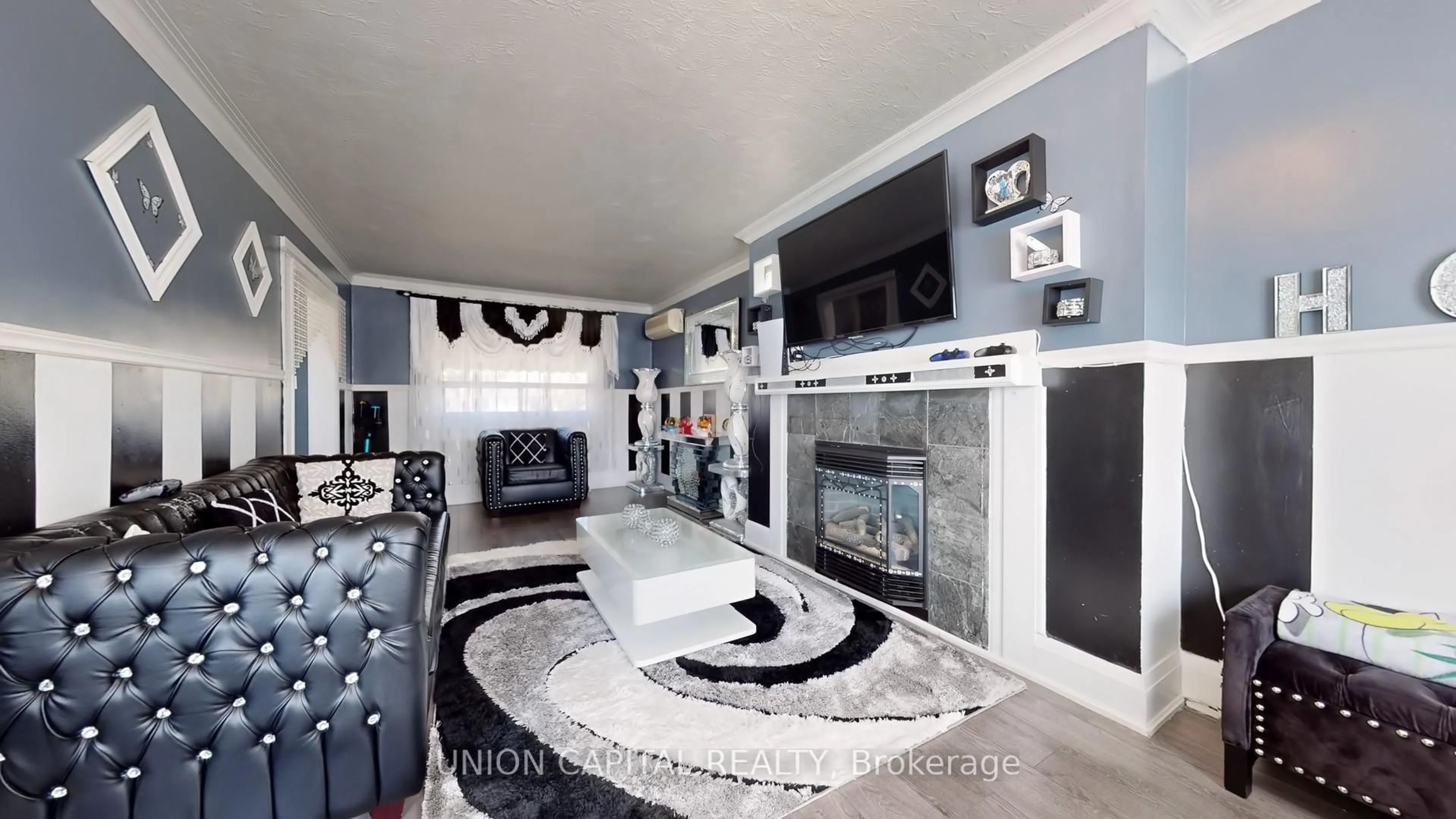 Home theater for 15 Mcarthur St, Toronto Ontario M9P 3M6