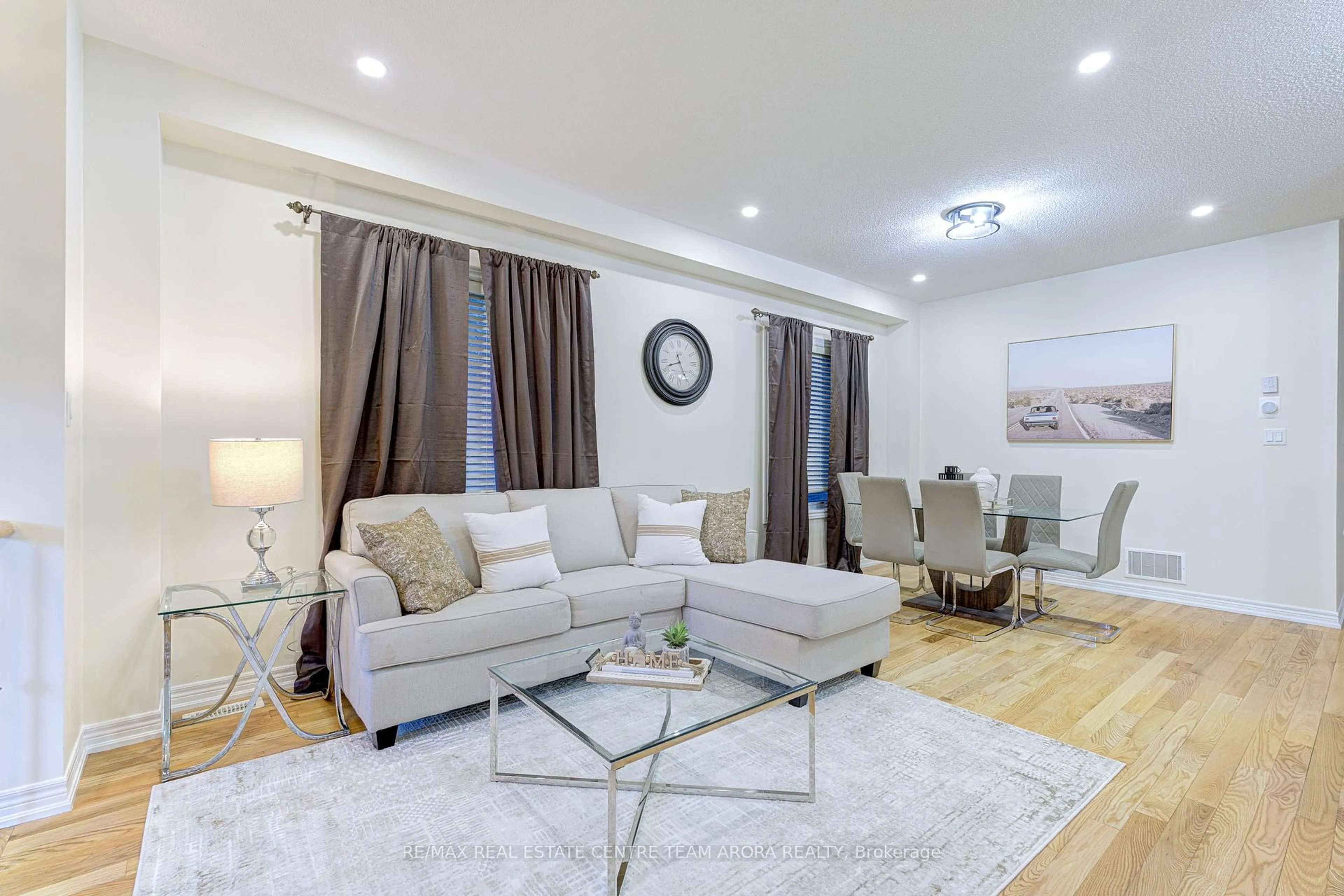 Living room with furniture, unknown for 42 Arrowpoint Dr, Brampton Ontario L6Y 0Y8
