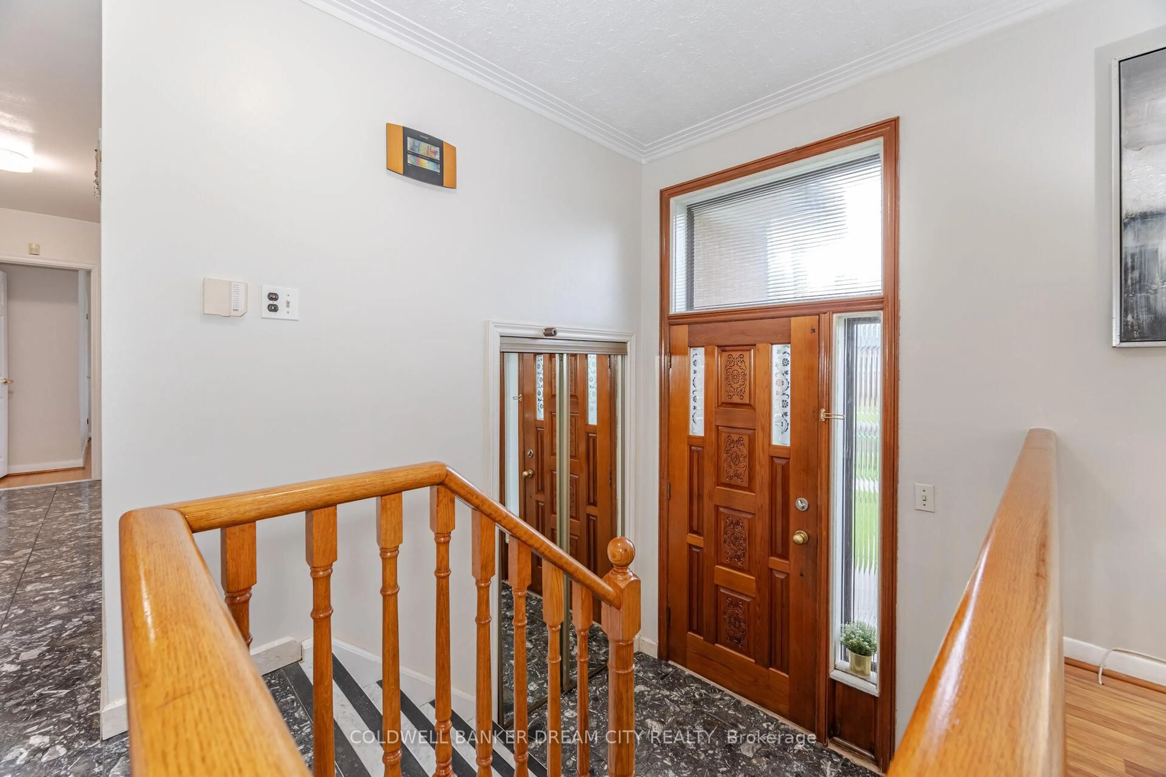 Indoor foyer for 35 Guiness Ave, Toronto Ontario M9W 3L1