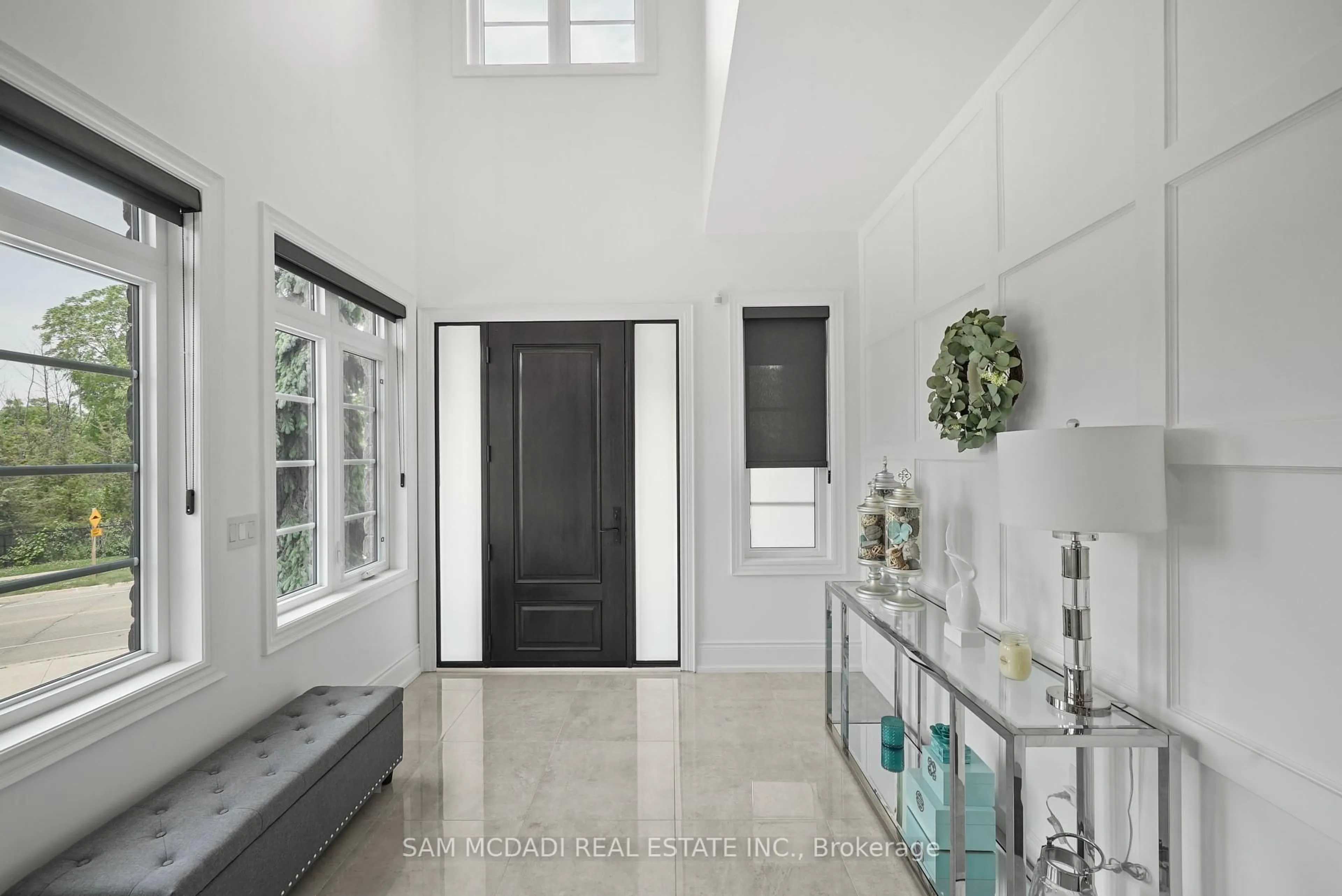 Indoor entryway for 956 Sombrero Way, Mississauga Ontario L5W 1S9
